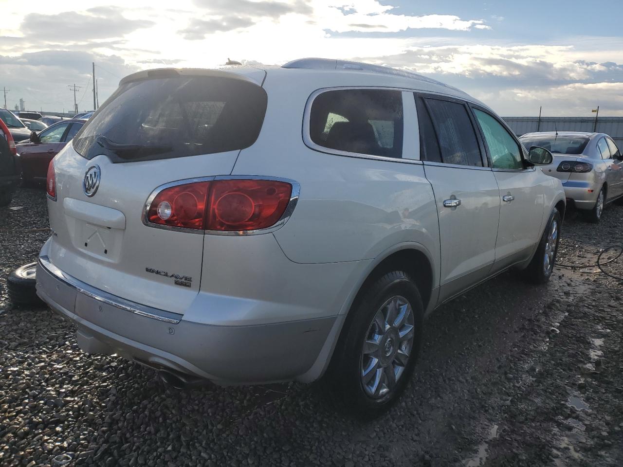 Photo 2 VIN: 5GAKVCED0BJ257262 - BUICK ENCLAVE 