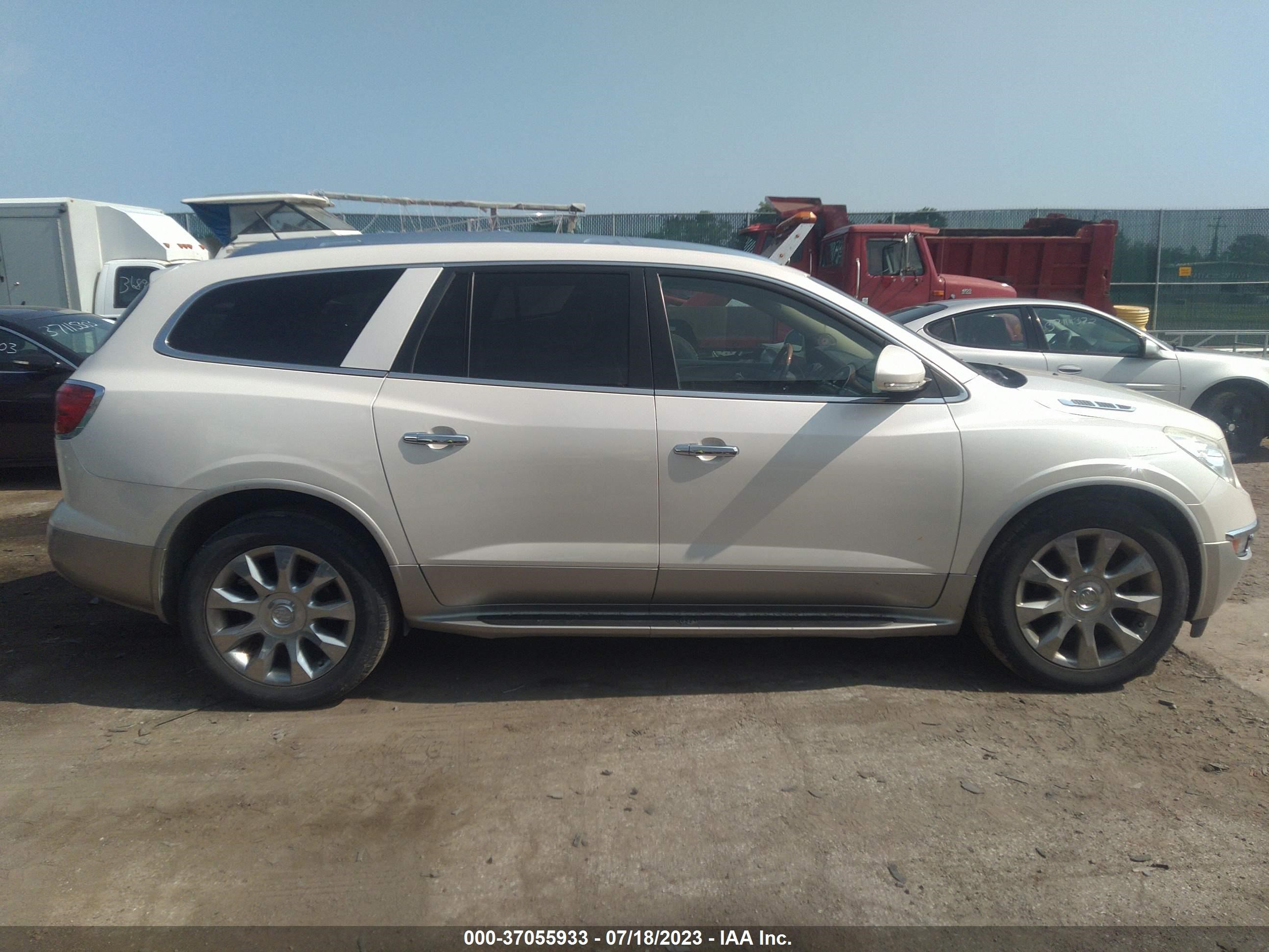 Photo 12 VIN: 5GAKVCED4BJ240190 - BUICK ENCLAVE 