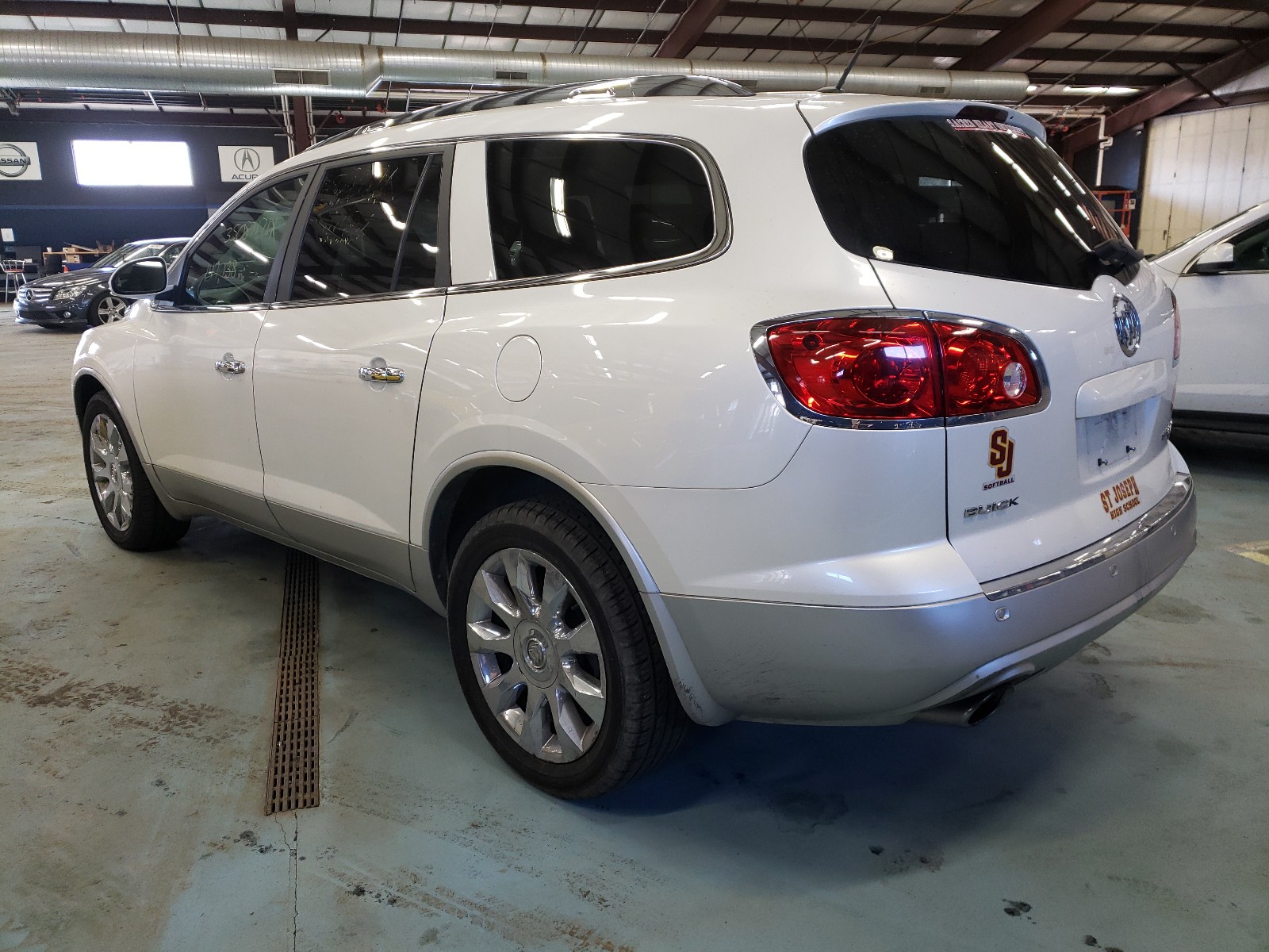 Photo 2 VIN: 5GAKVCED8BJ109327 - BUICK ENCLAVE CX 