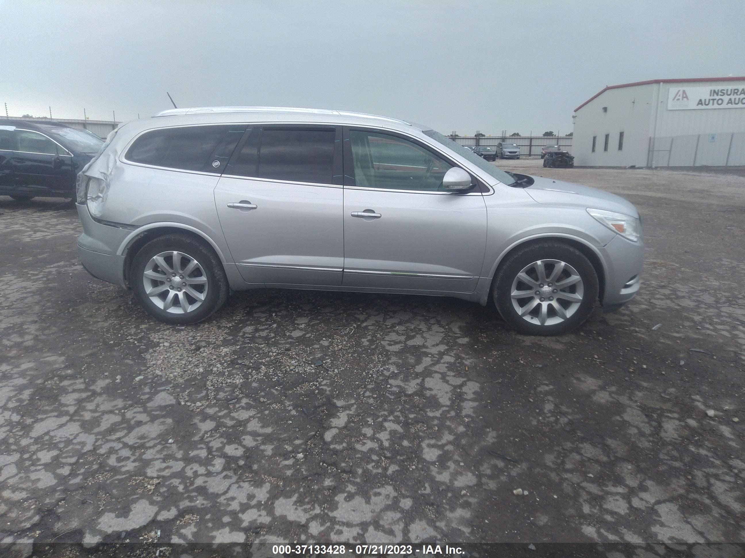 Photo 12 VIN: 5GAKVCKD5HJ135672 - BUICK ENCLAVE 