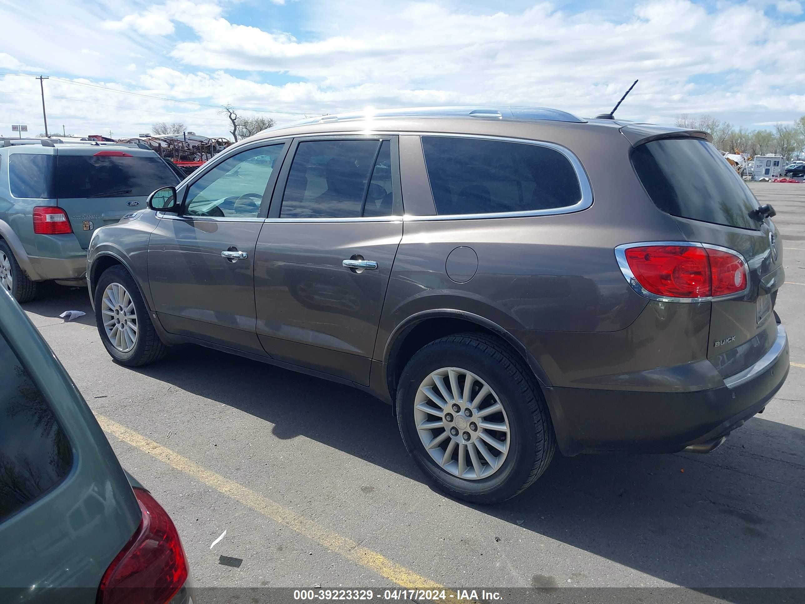 Photo 2 VIN: 5GALRAED9AJ115696 - BUICK ENCLAVE 