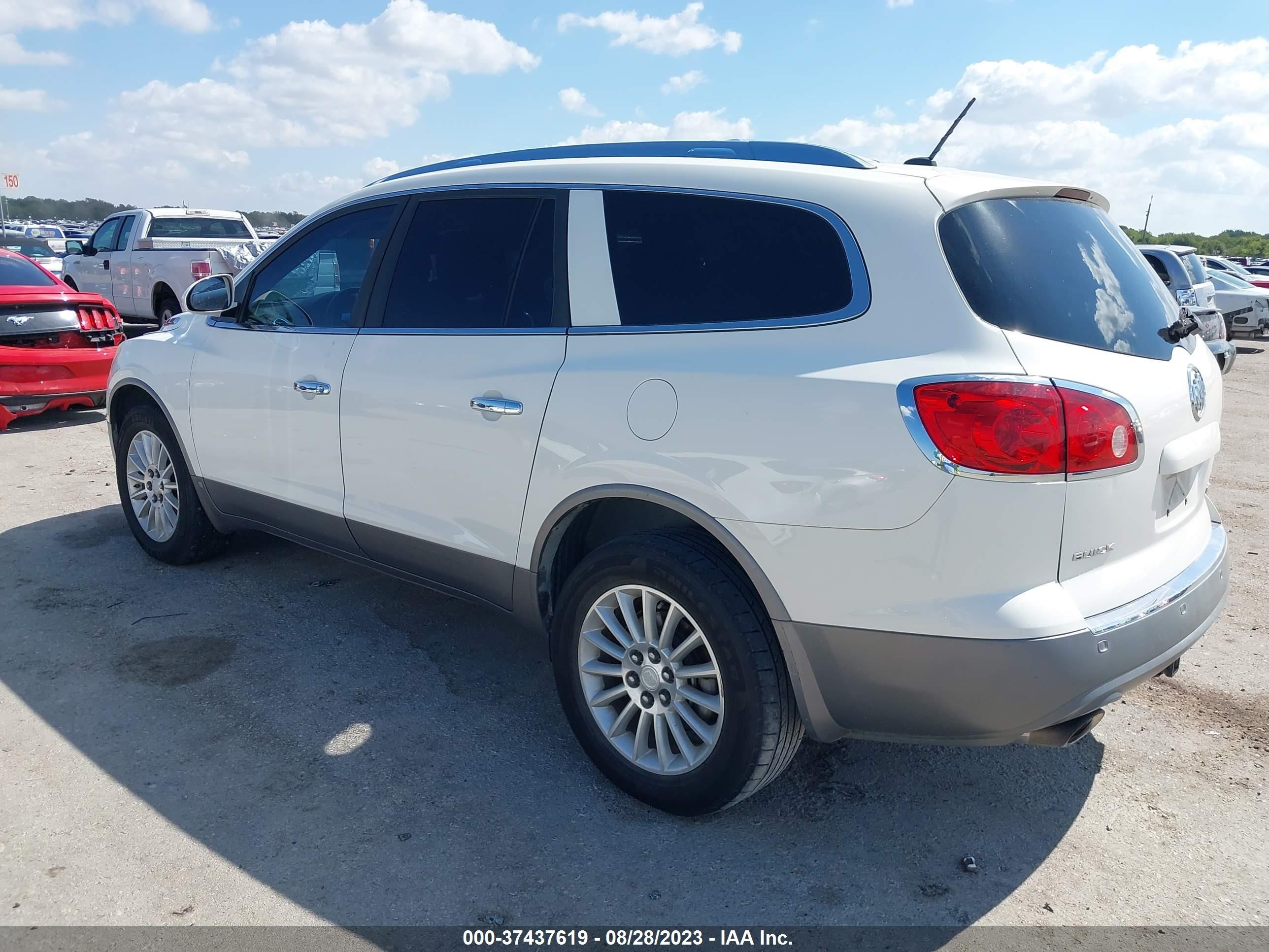 Photo 2 VIN: 5GALRBED2AJ165703 - BUICK ENCLAVE 