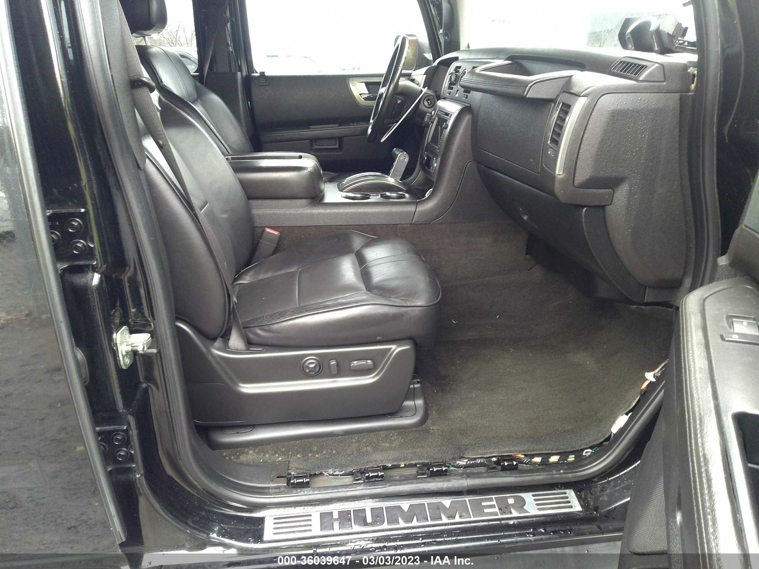 Photo 4 VIN: 5GRGN23858H103939 - HUMMER H2 