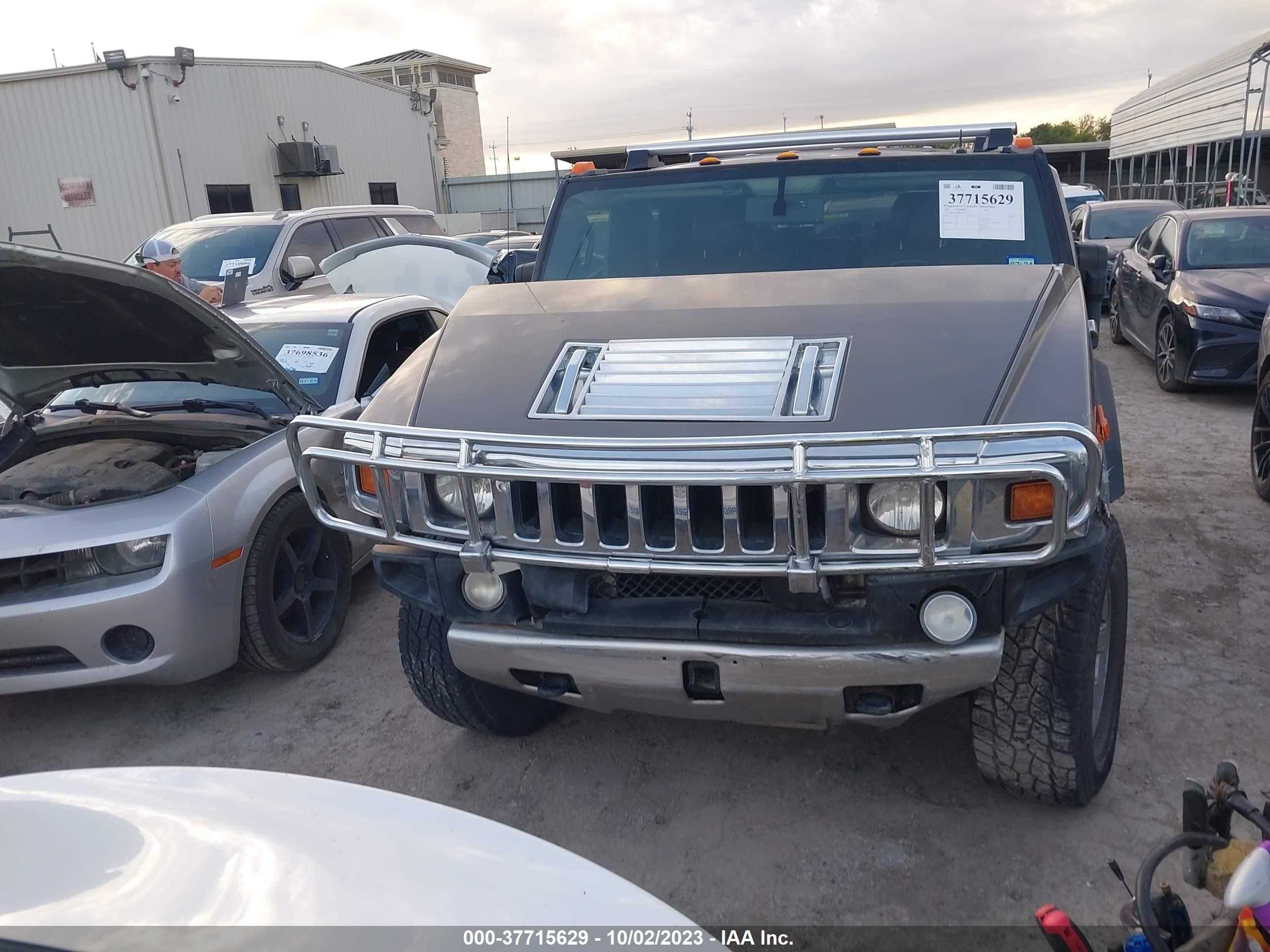 Photo 11 VIN: 5GRGN23888H102591 - HUMMER H2 