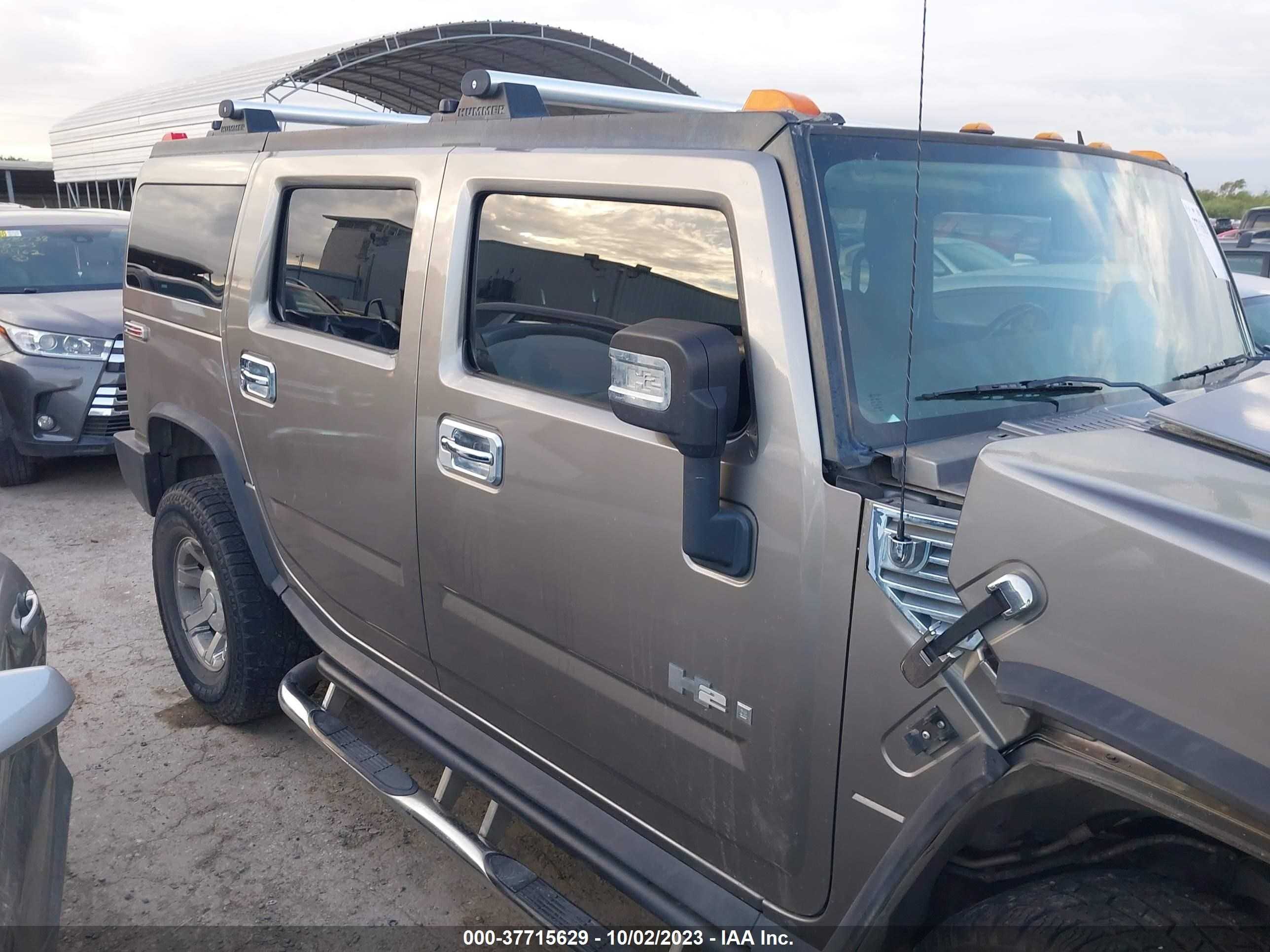 Photo 12 VIN: 5GRGN23888H102591 - HUMMER H2 