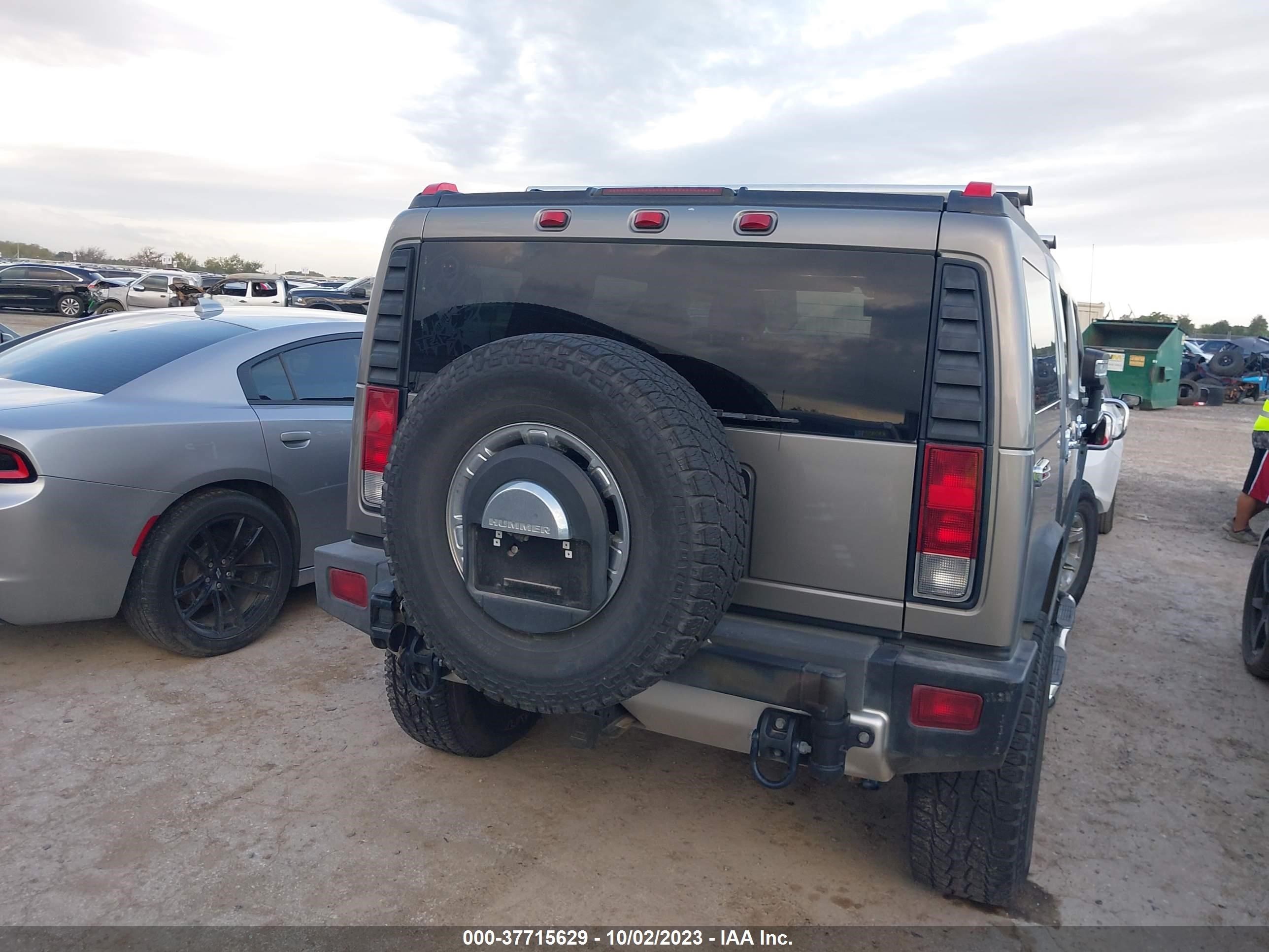 Photo 15 VIN: 5GRGN23888H102591 - HUMMER H2 