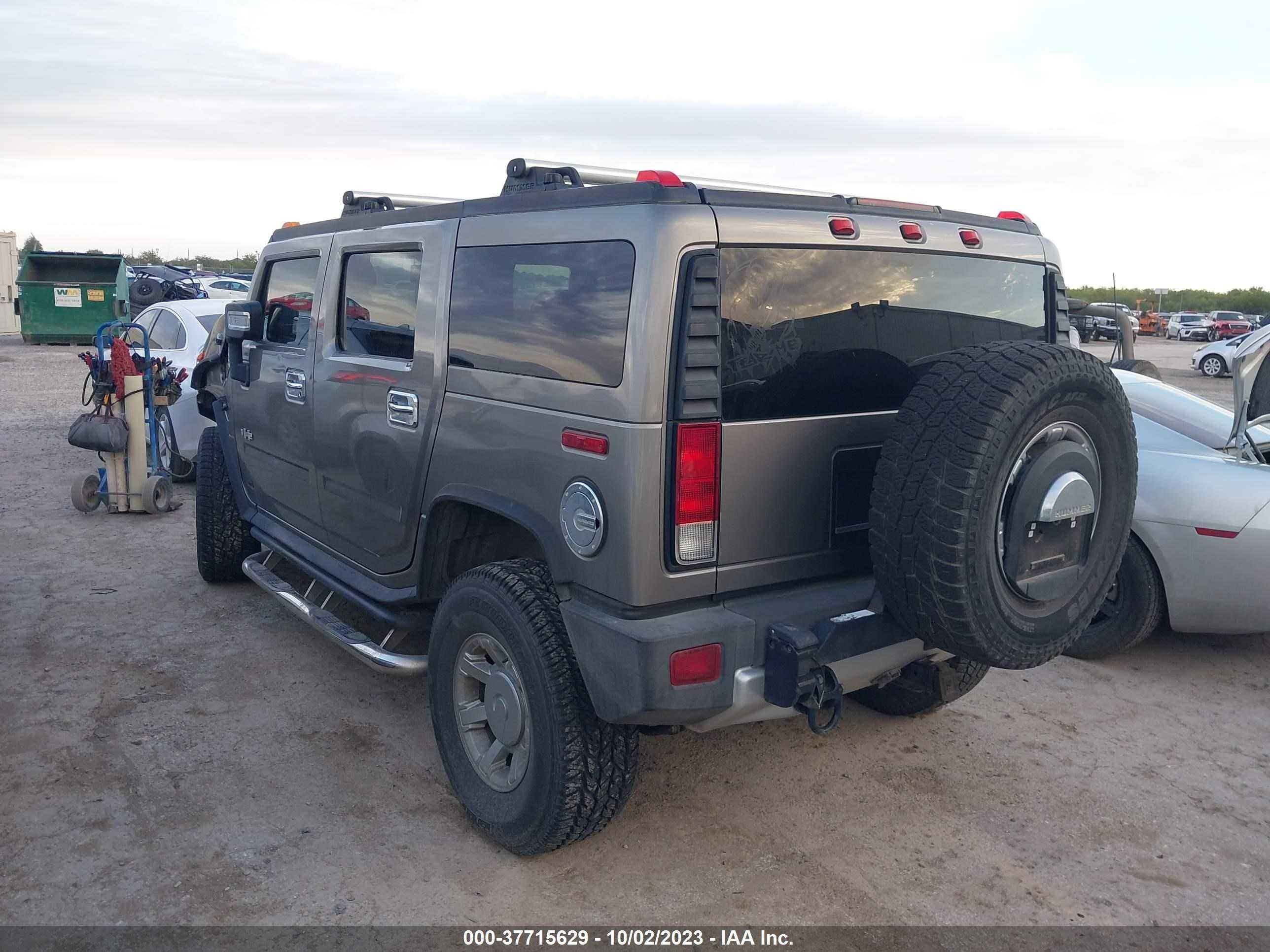 Photo 2 VIN: 5GRGN23888H102591 - HUMMER H2 