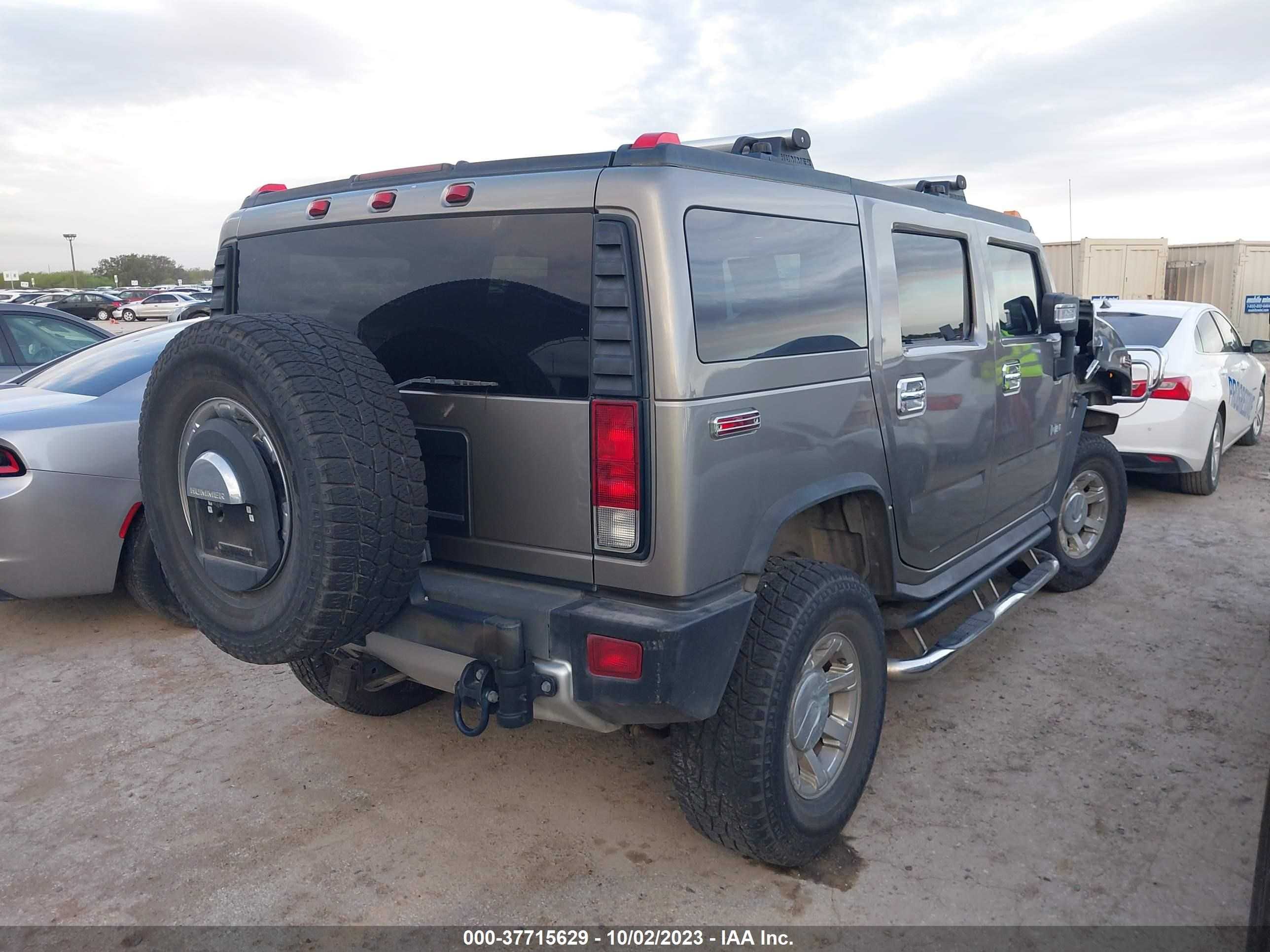 Photo 3 VIN: 5GRGN23888H102591 - HUMMER H2 