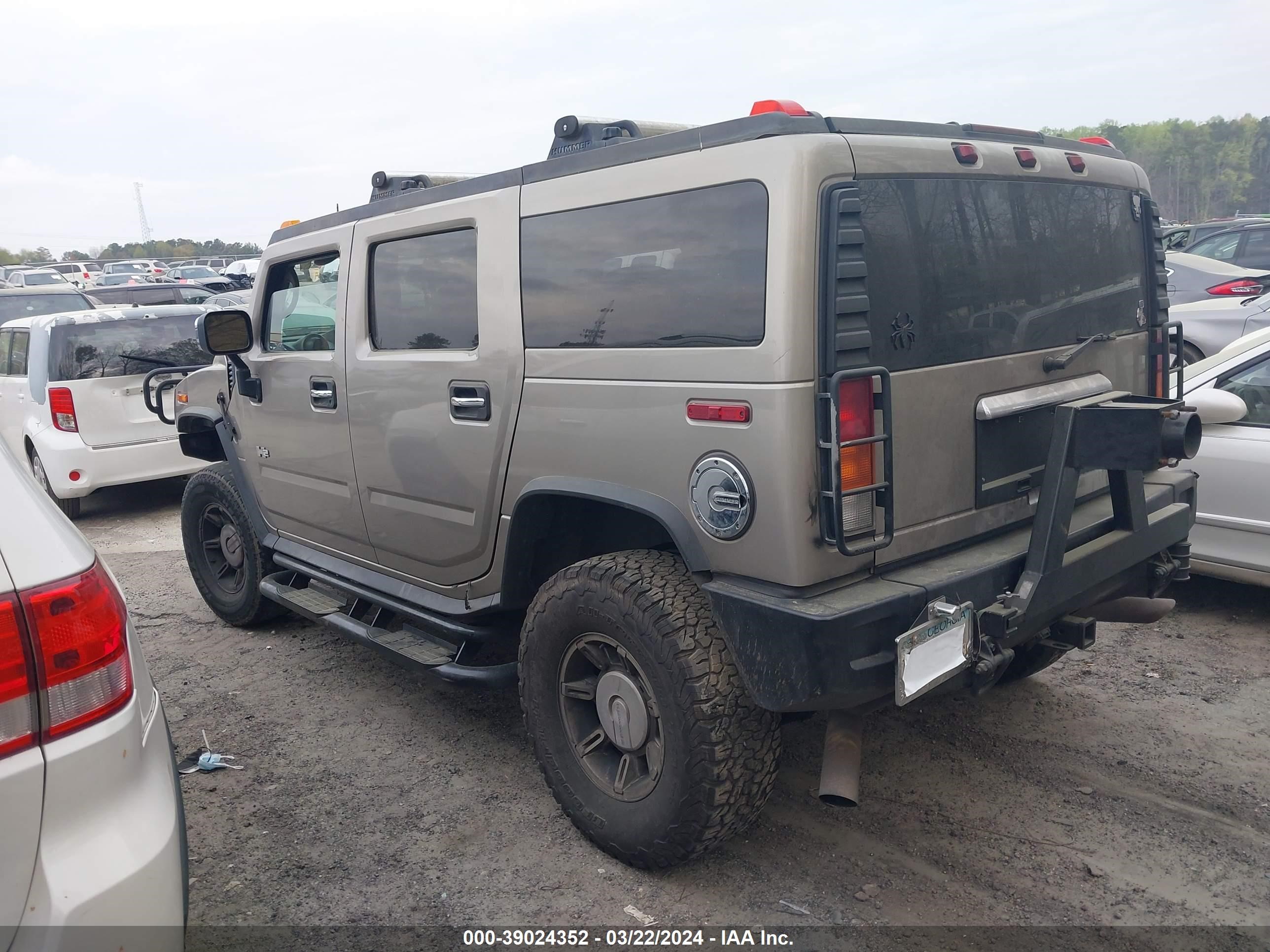 Photo 2 VIN: 5GRGN23U03H125580 - HUMMER H2 