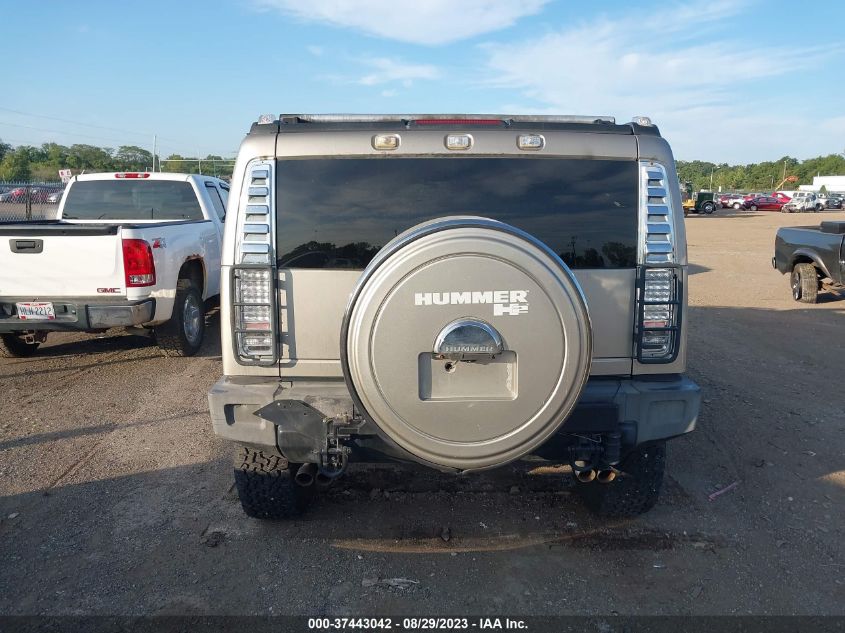 Photo 14 VIN: 5GRGN23U03H144968 - HUMMER H2 