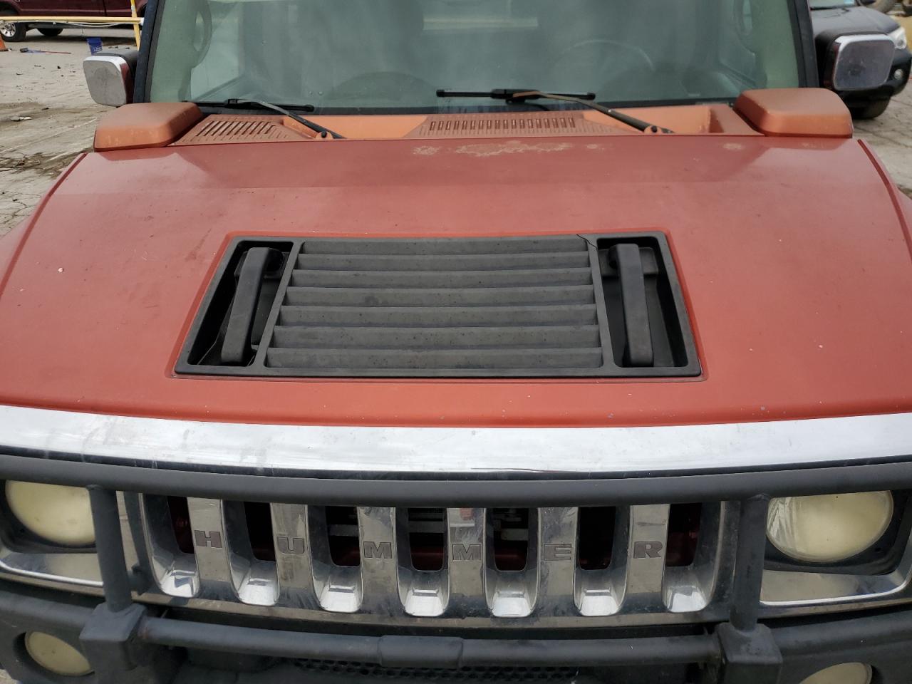 Photo 11 VIN: 5GRGN23U13H109565 - HUMMER H2 