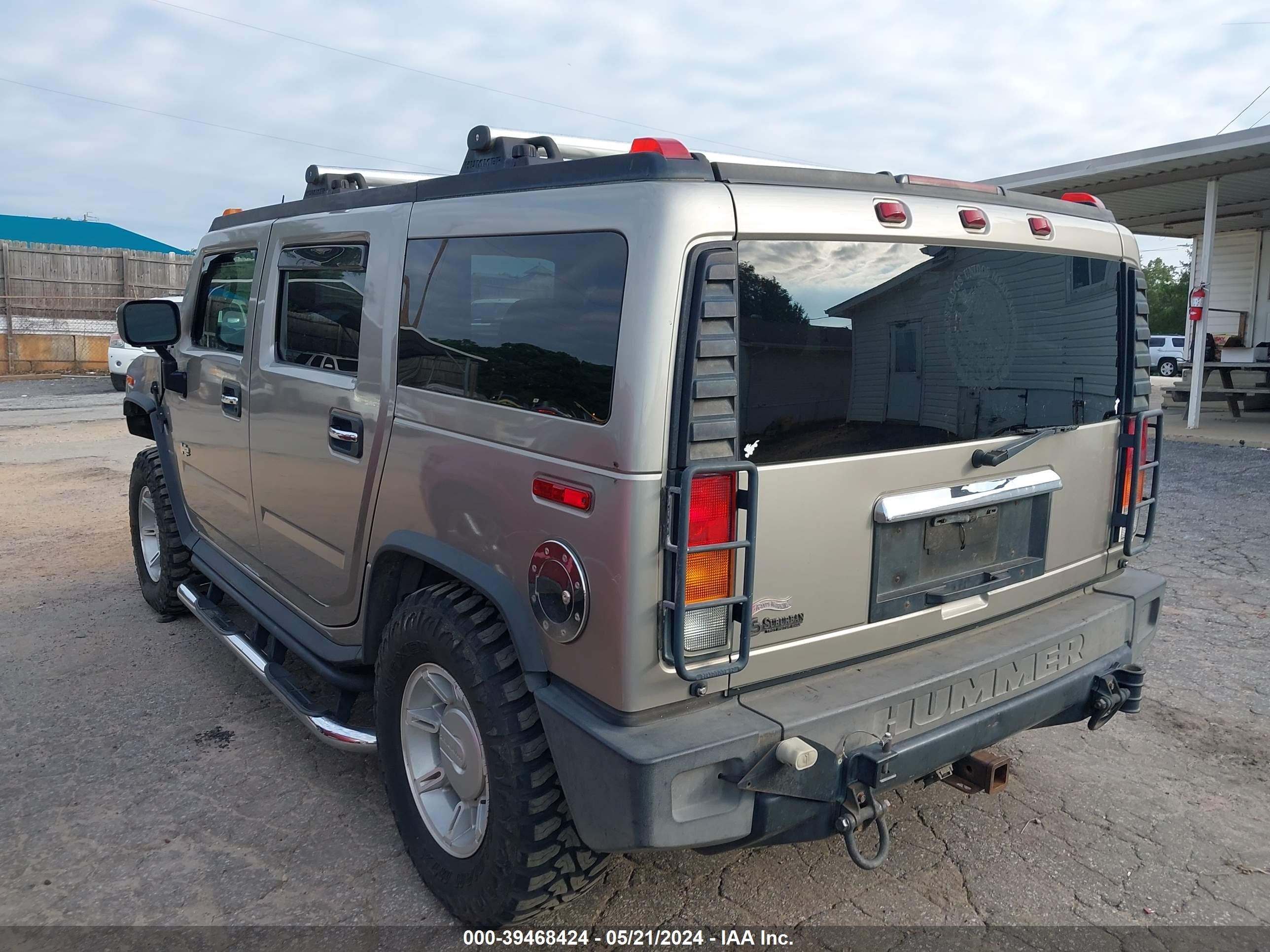 Photo 2 VIN: 5GRGN23U13H116239 - HUMMER H2 