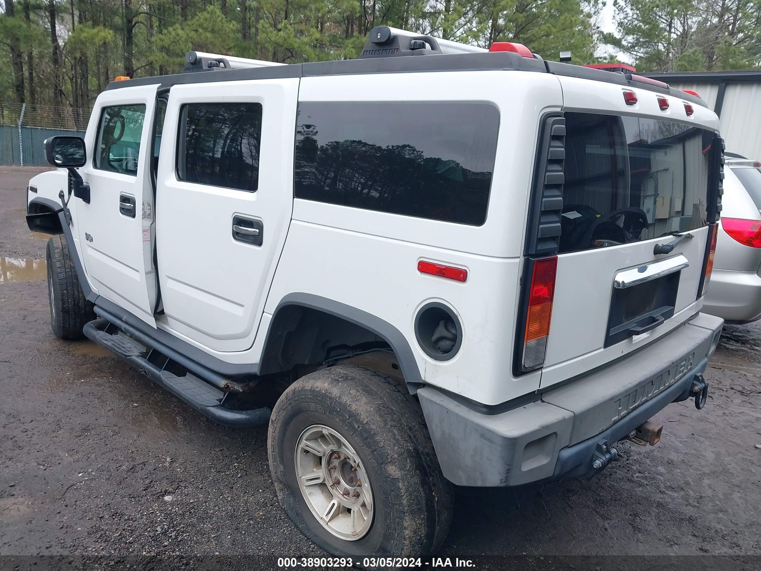 Photo 2 VIN: 5GRGN23U14H113293 - HUMMER H2 