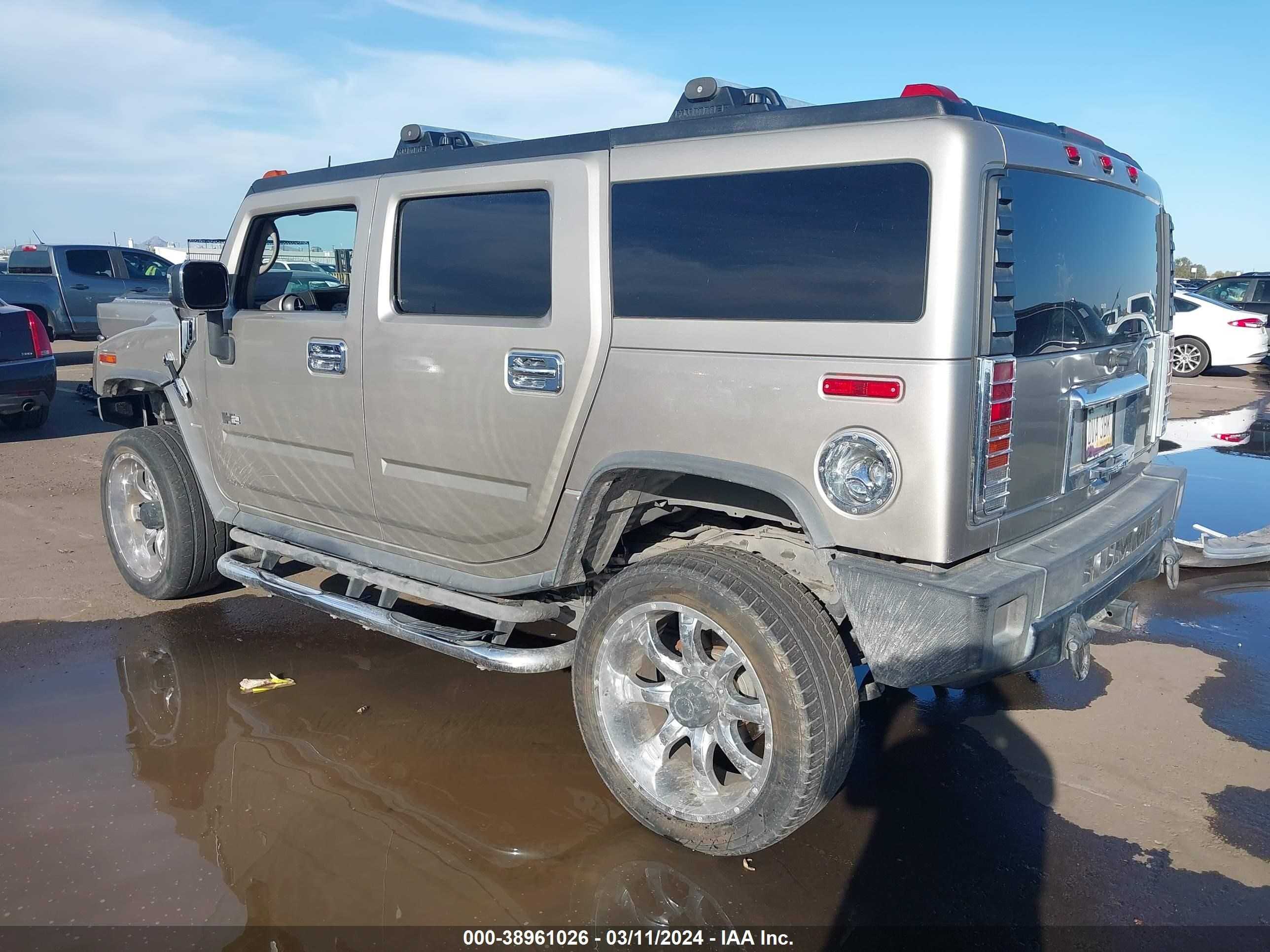 Photo 2 VIN: 5GRGN23U14H121961 - HUMMER H2 