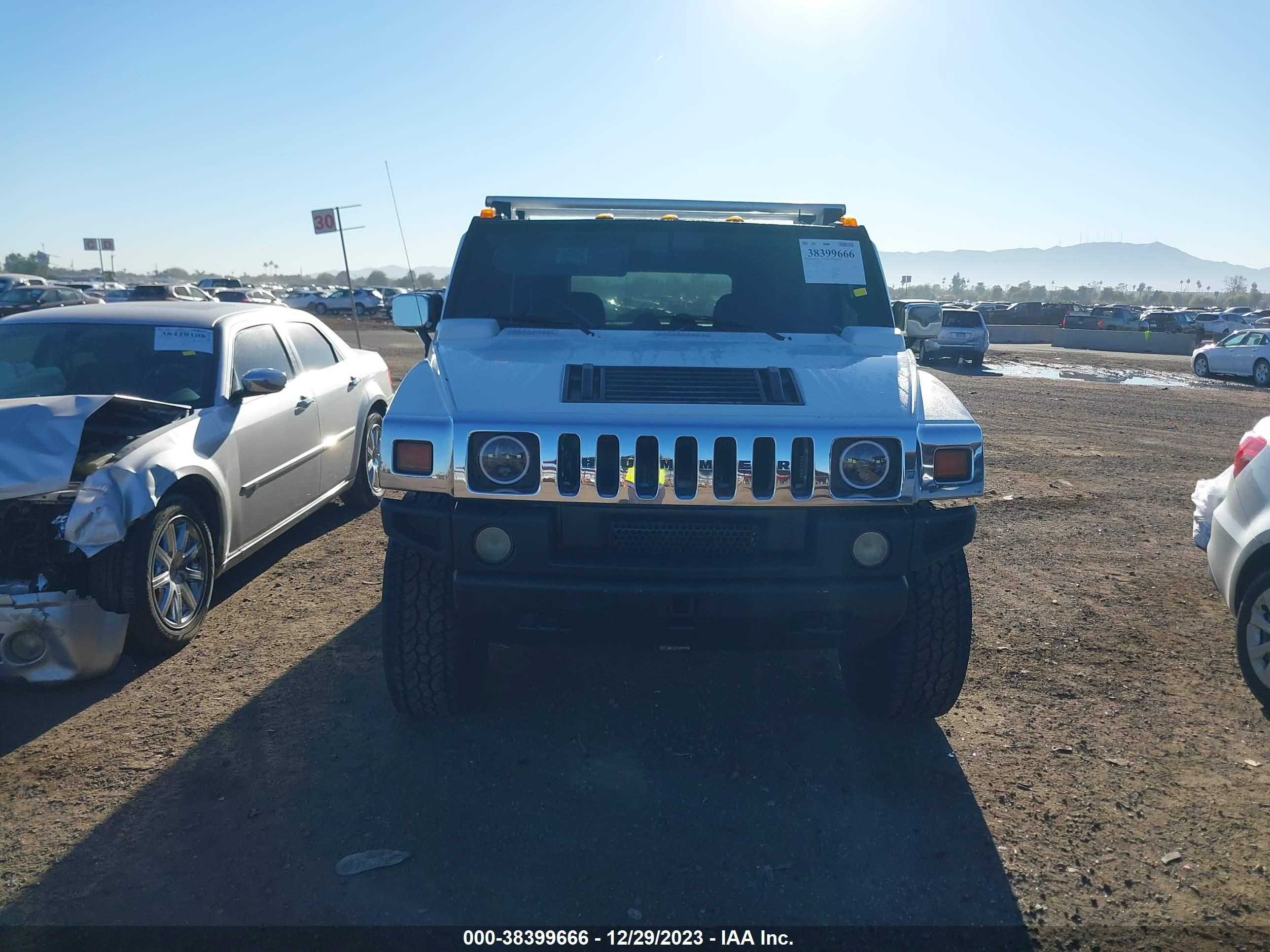 Photo 11 VIN: 5GRGN23U15H117670 - HUMMER H2 