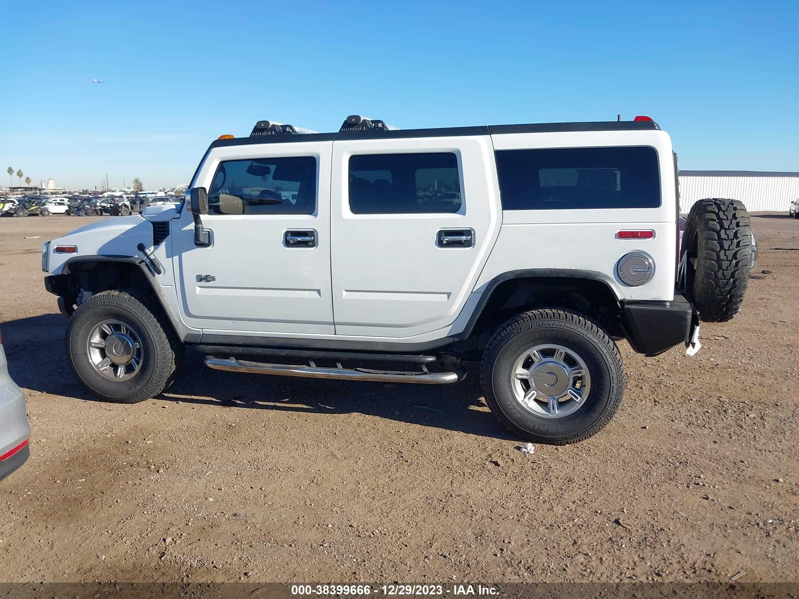 Photo 13 VIN: 5GRGN23U15H117670 - HUMMER H2 