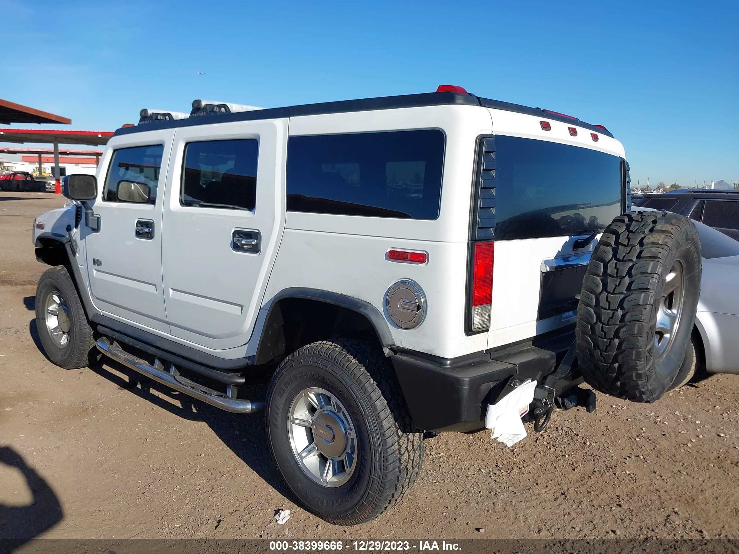 Photo 2 VIN: 5GRGN23U15H117670 - HUMMER H2 