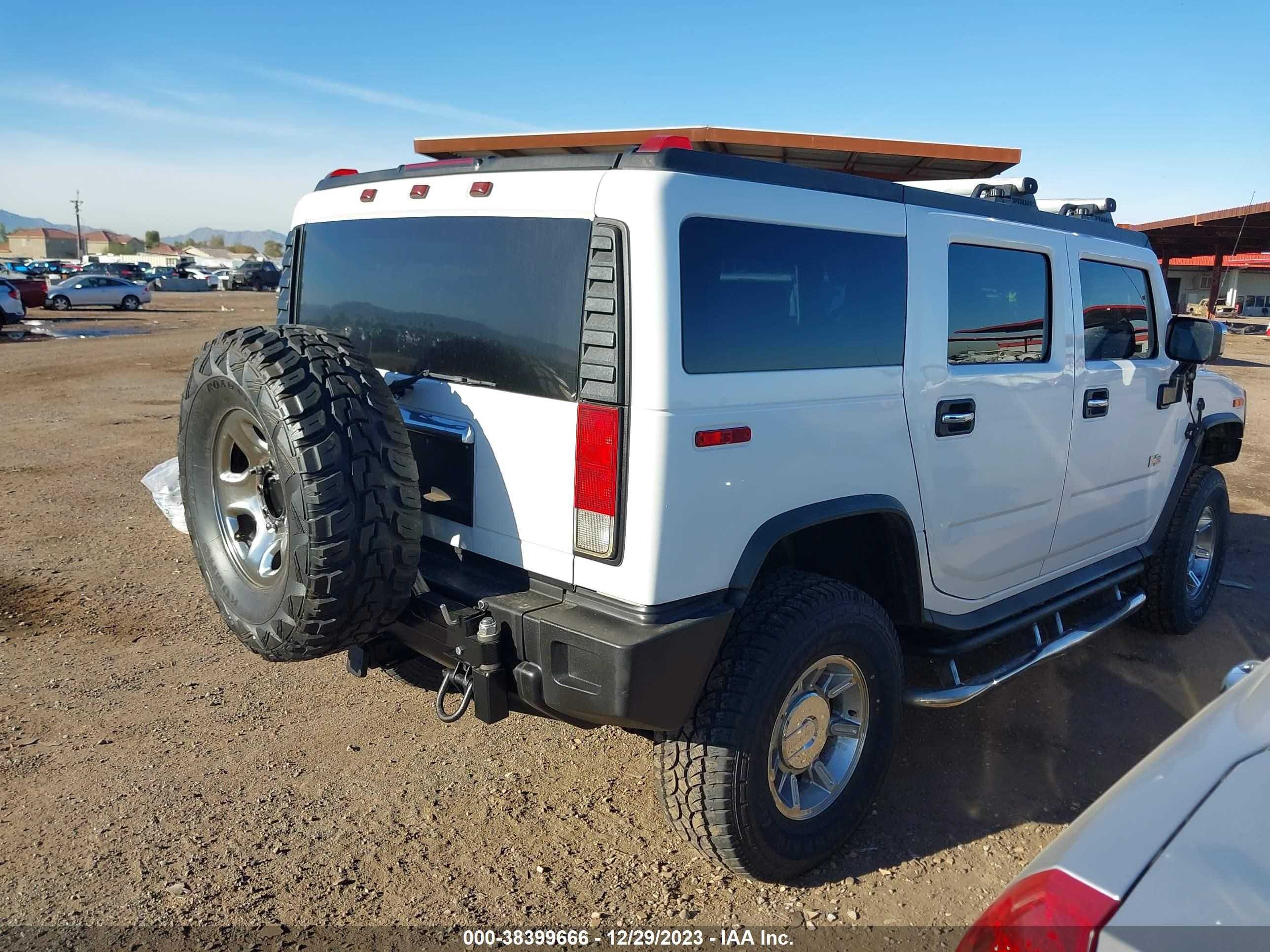 Photo 3 VIN: 5GRGN23U15H117670 - HUMMER H2 