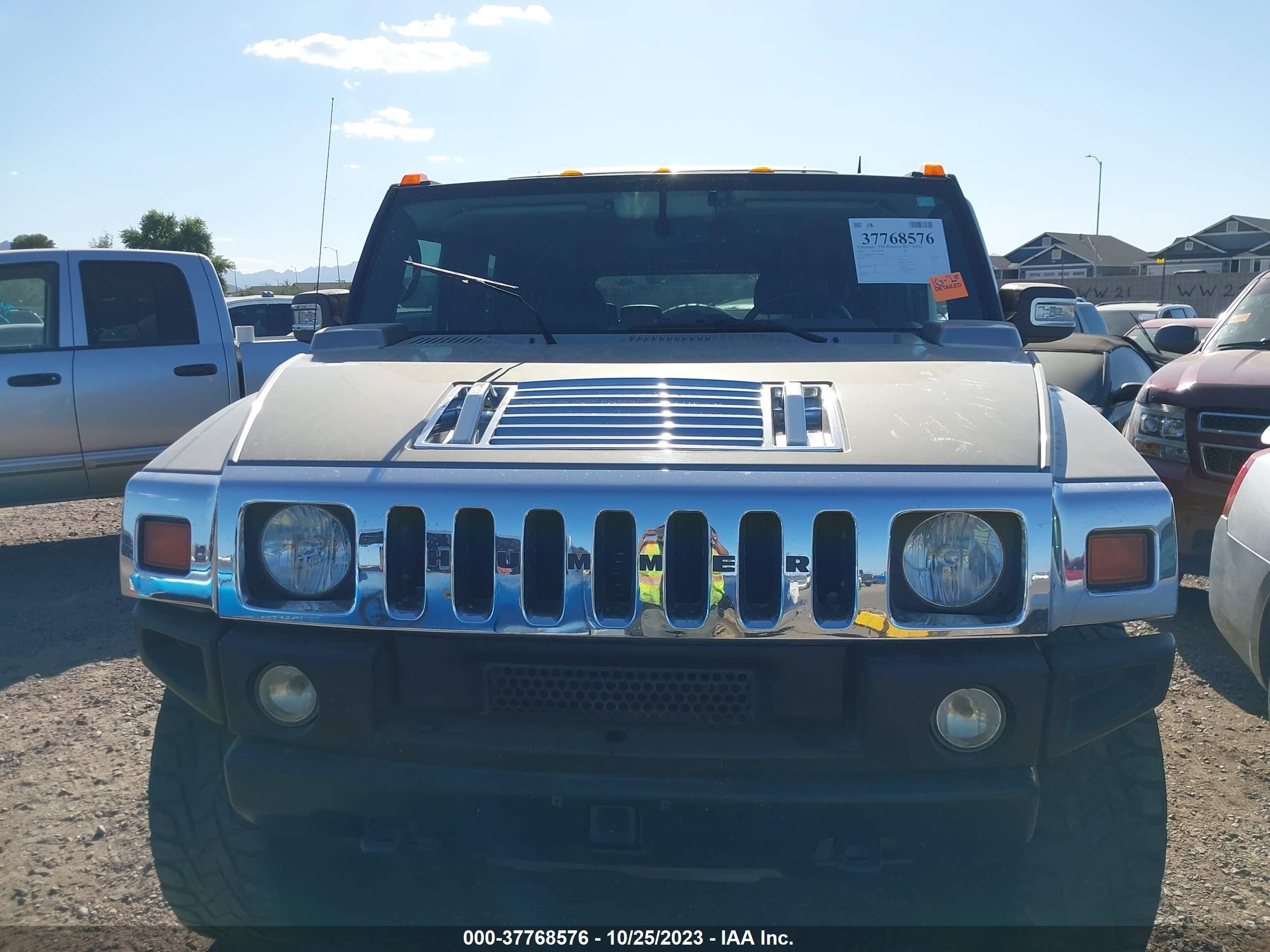 Photo 11 VIN: 5GRGN23U17H106459 - HUMMER H2 