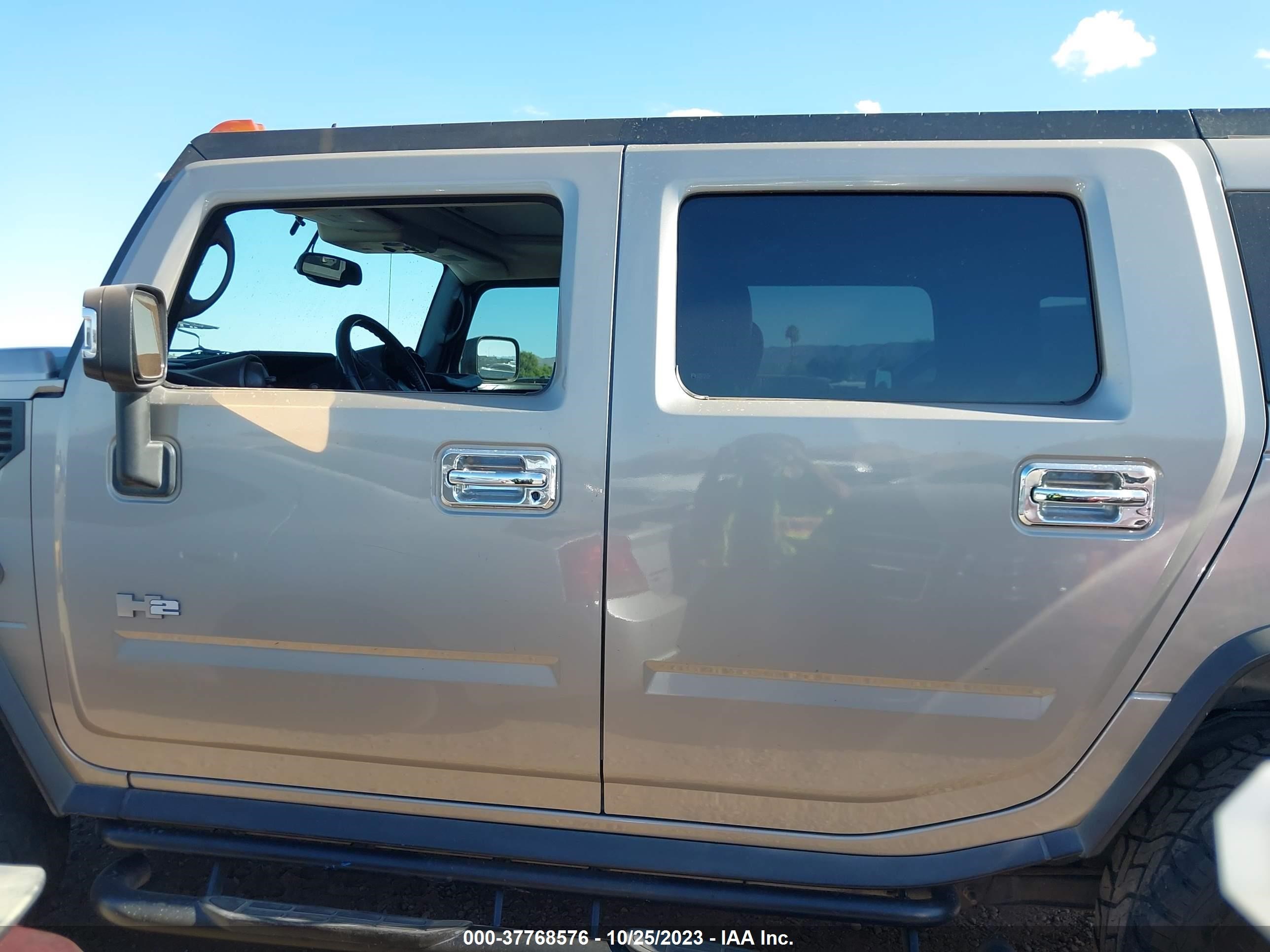 Photo 13 VIN: 5GRGN23U17H106459 - HUMMER H2 