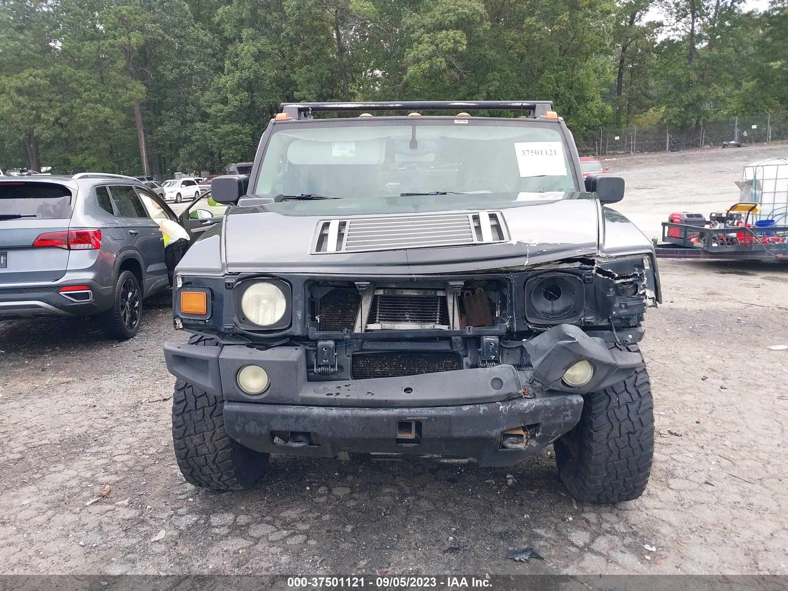 Photo 12 VIN: 5GRGN23U23H124060 - HUMMER H2 