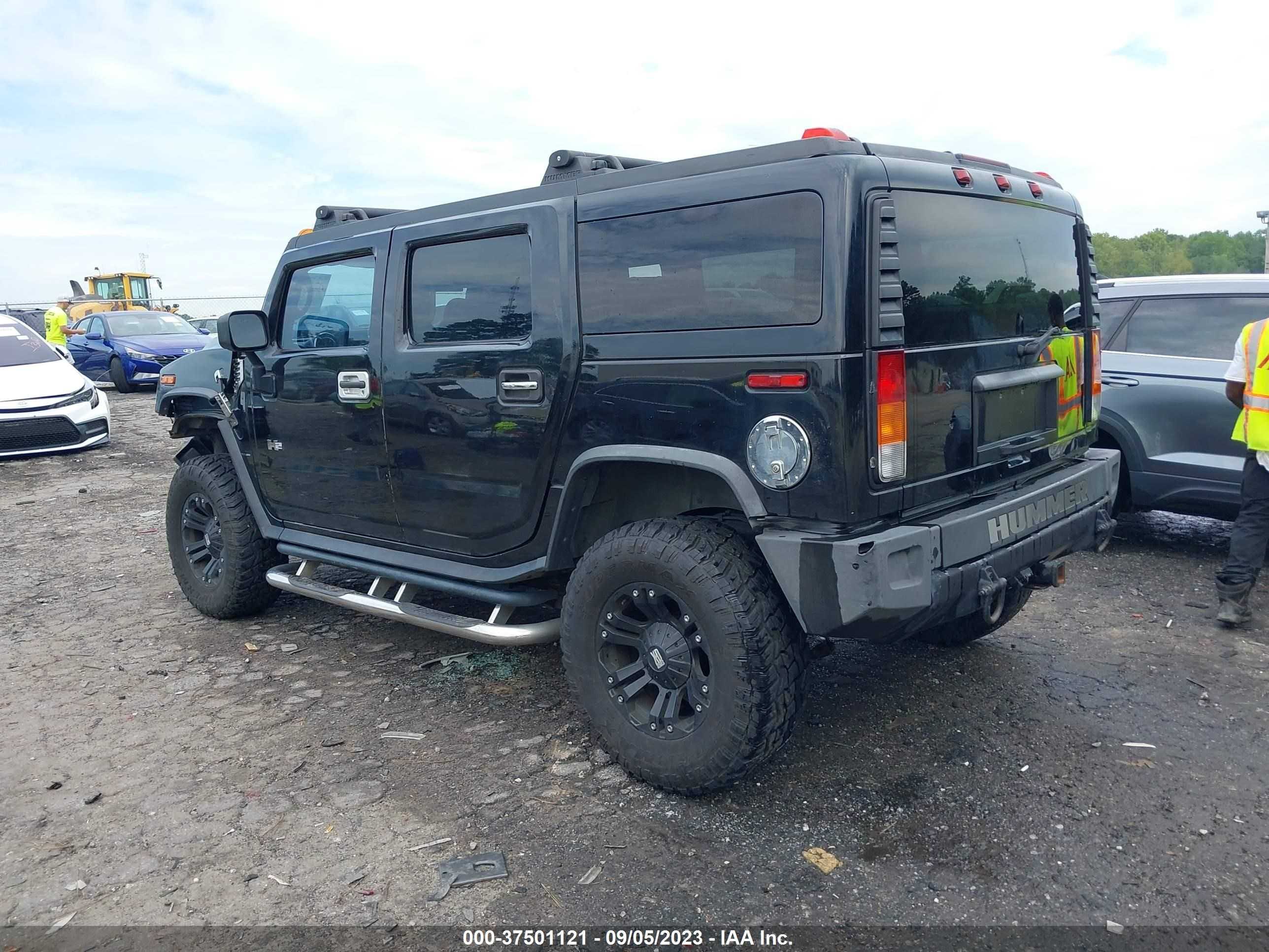 Photo 2 VIN: 5GRGN23U23H124060 - HUMMER H2 