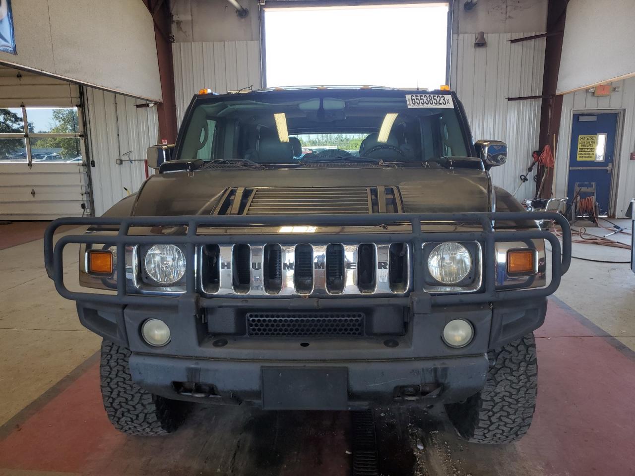 Photo 4 VIN: 5GRGN23U23H135544 - HUMMER H2 