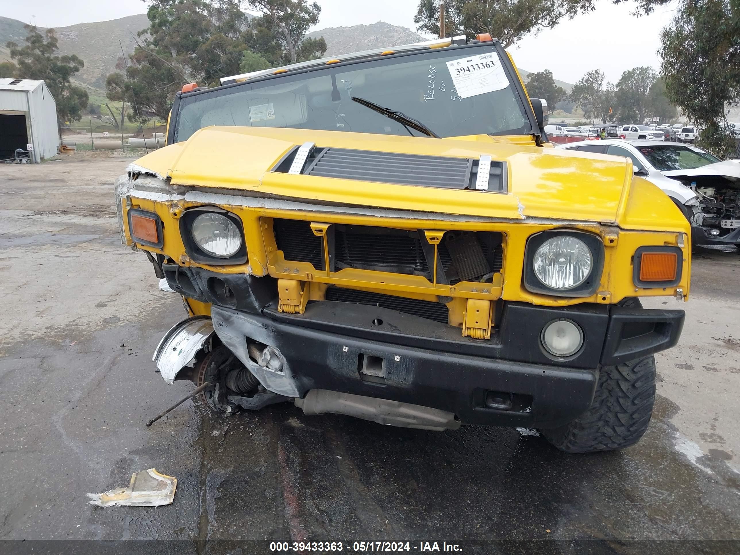 Photo 11 VIN: 5GRGN23U24H114629 - HUMMER H2 