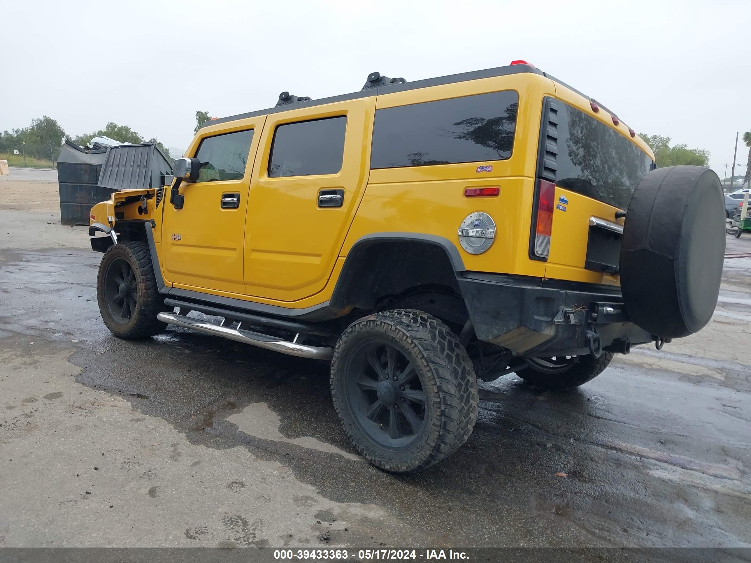 Photo 2 VIN: 5GRGN23U24H114629 - HUMMER H2 