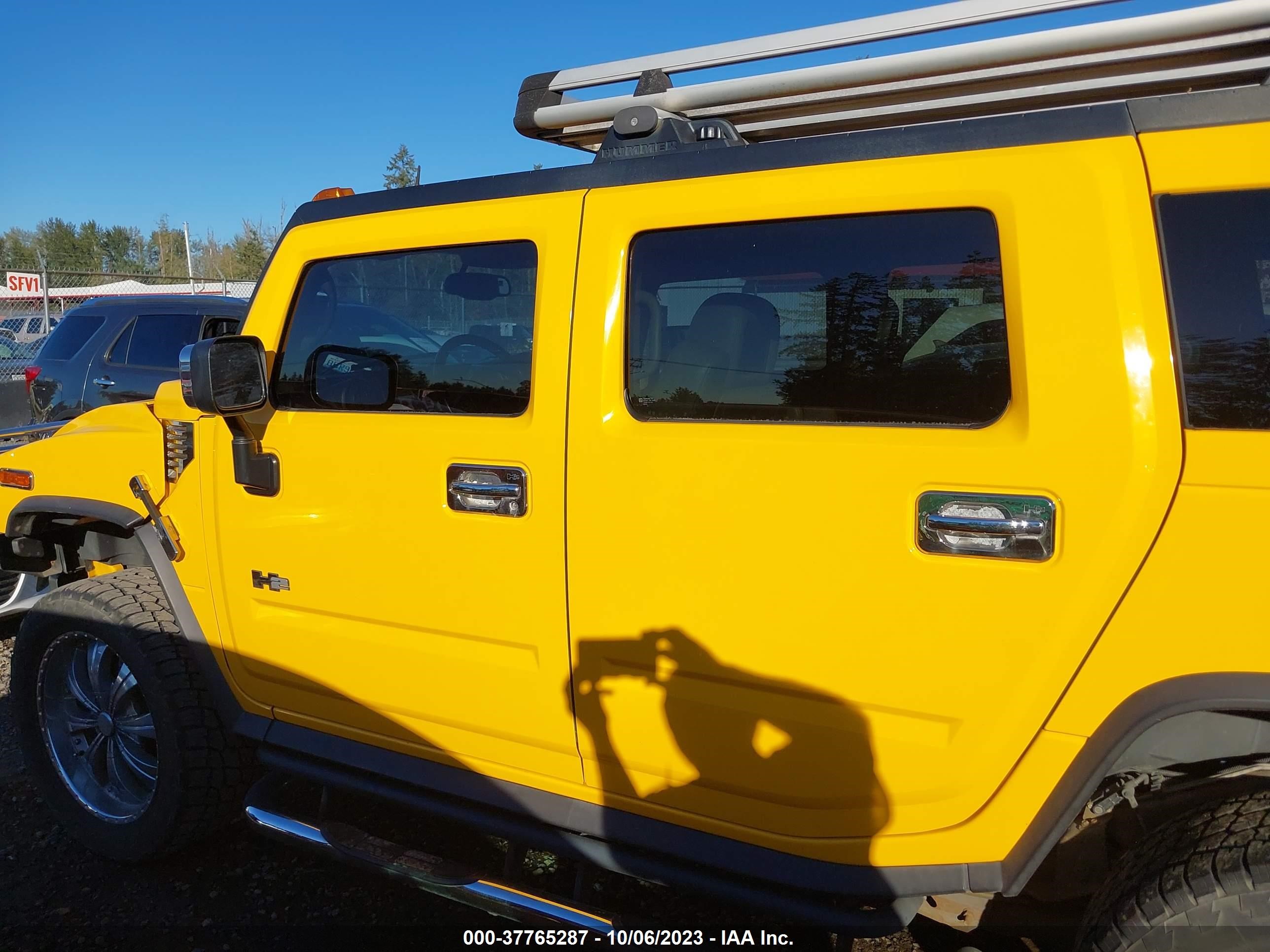 Photo 13 VIN: 5GRGN23U34H115210 - HUMMER H2 