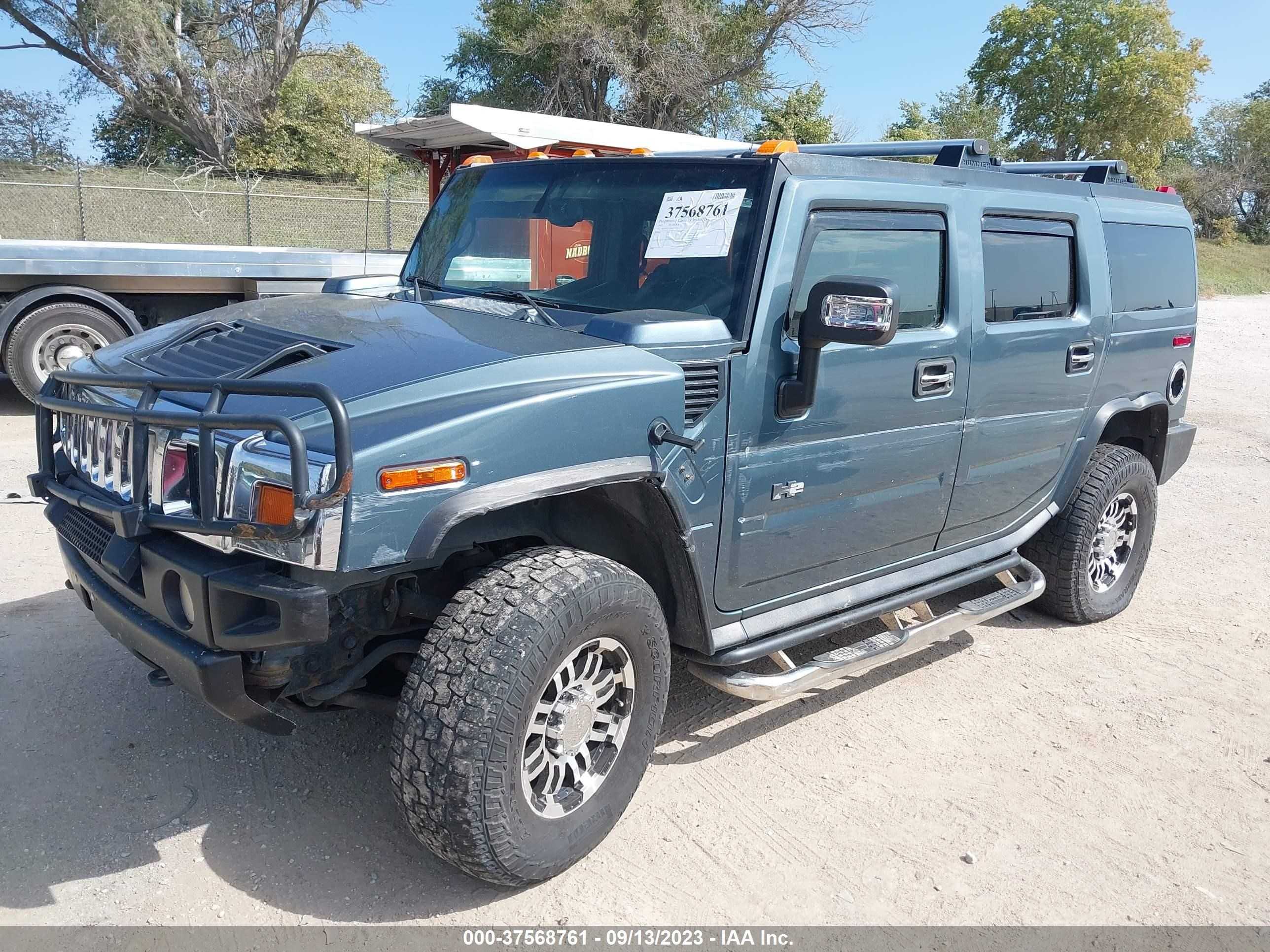 Photo 1 VIN: 5GRGN23U35H121235 - HUMMER H2 