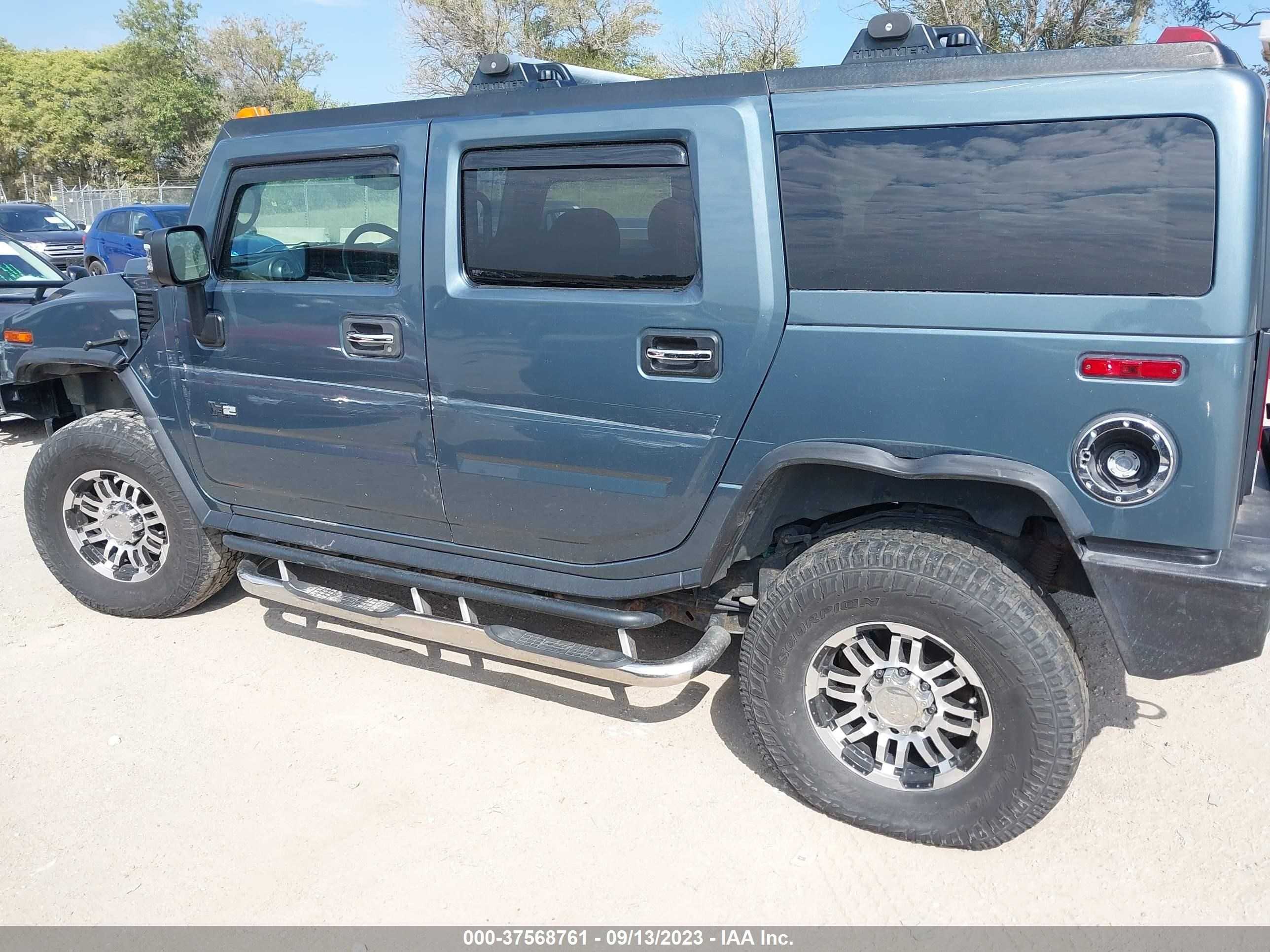 Photo 13 VIN: 5GRGN23U35H121235 - HUMMER H2 