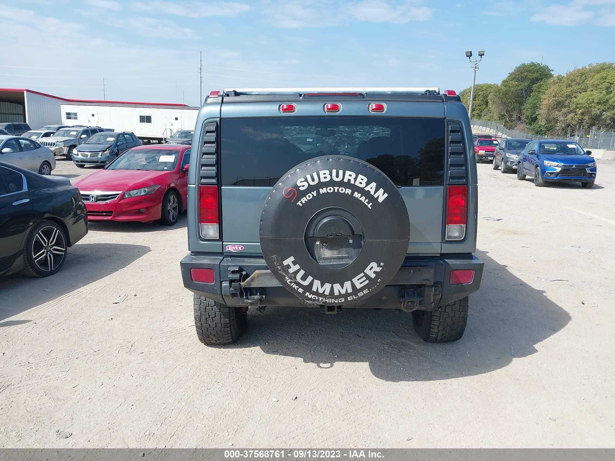 Photo 15 VIN: 5GRGN23U35H121235 - HUMMER H2 