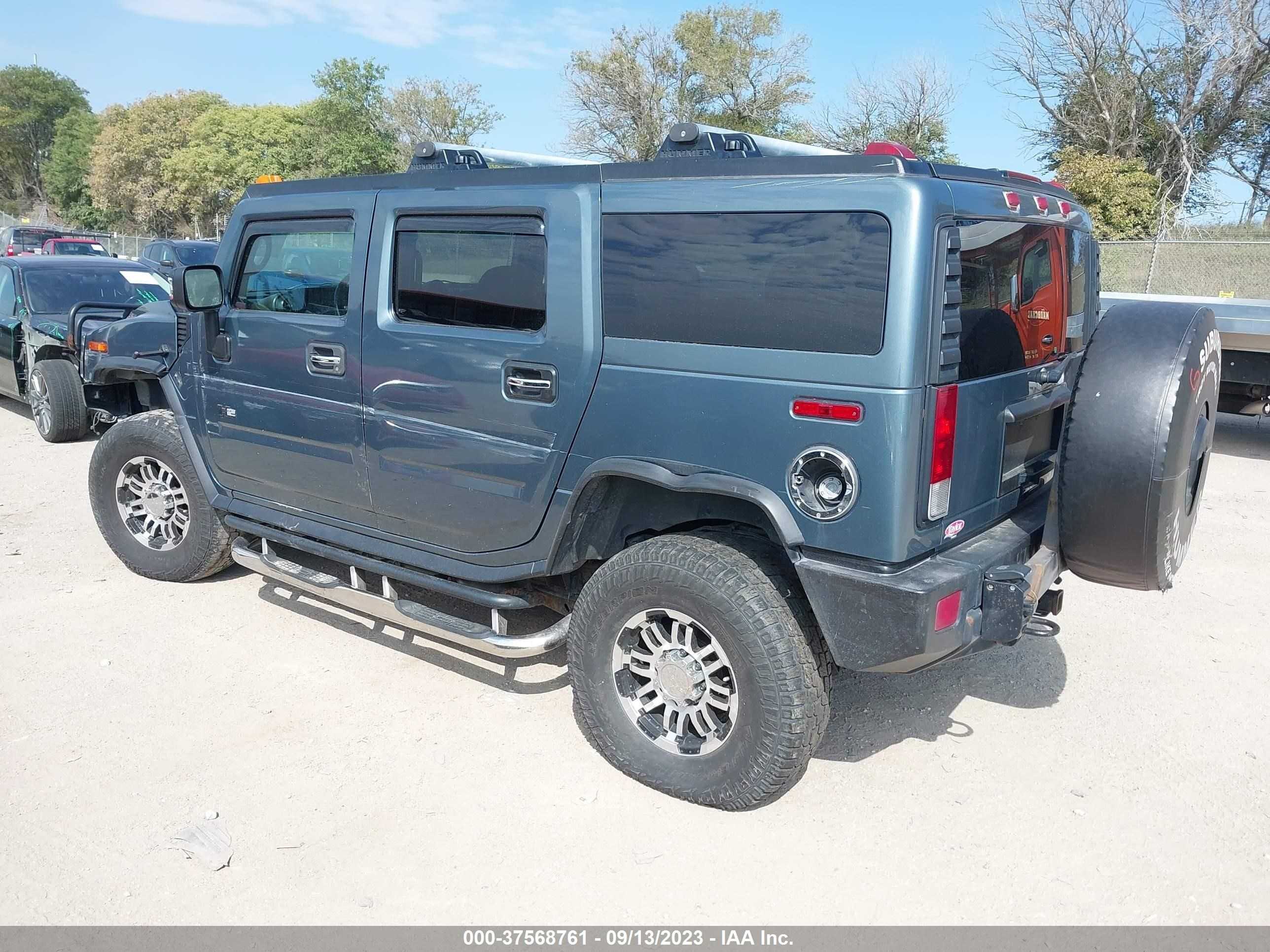 Photo 2 VIN: 5GRGN23U35H121235 - HUMMER H2 