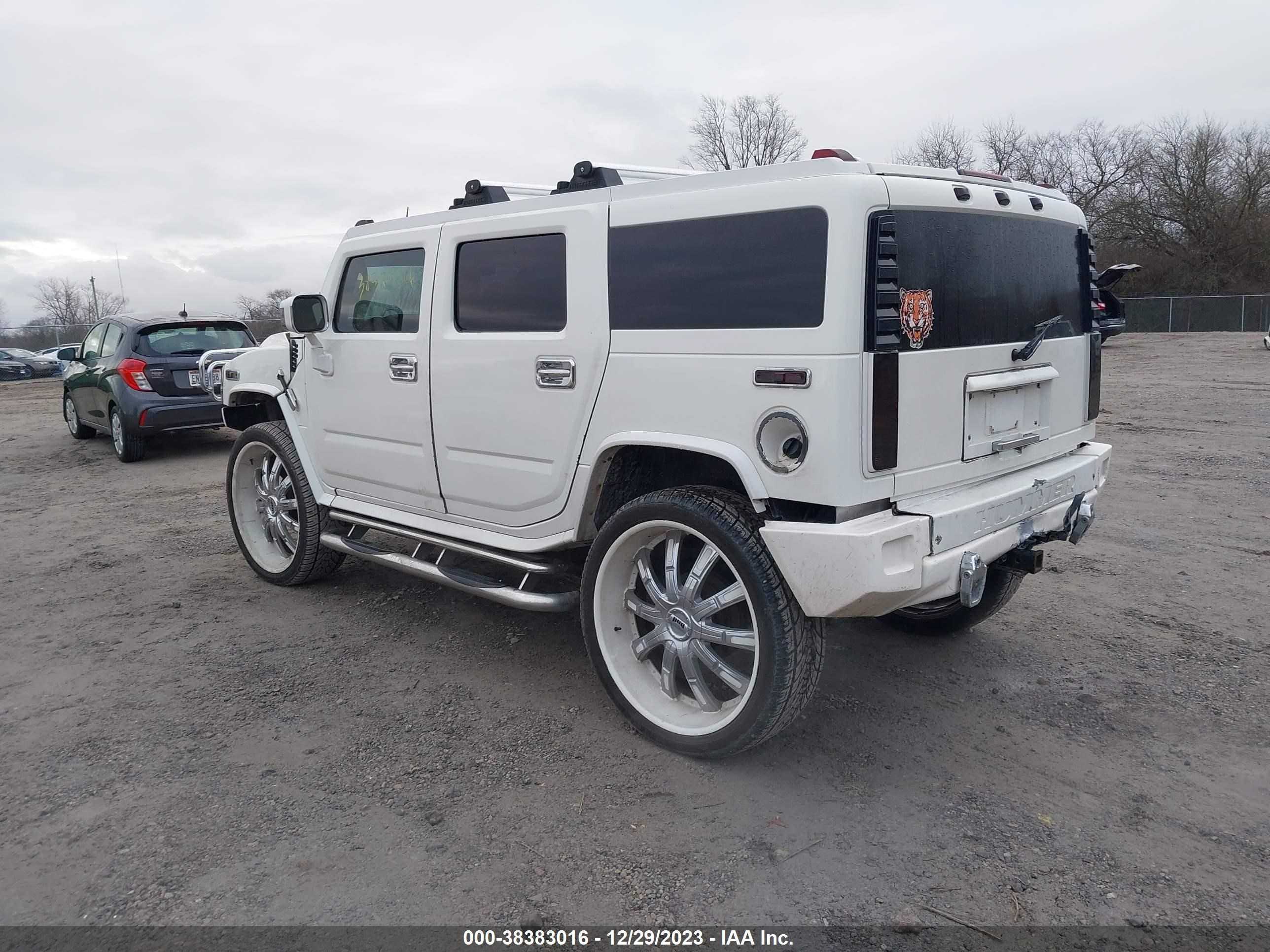 Photo 2 VIN: 5GRGN23U43H104635 - HUMMER H2 