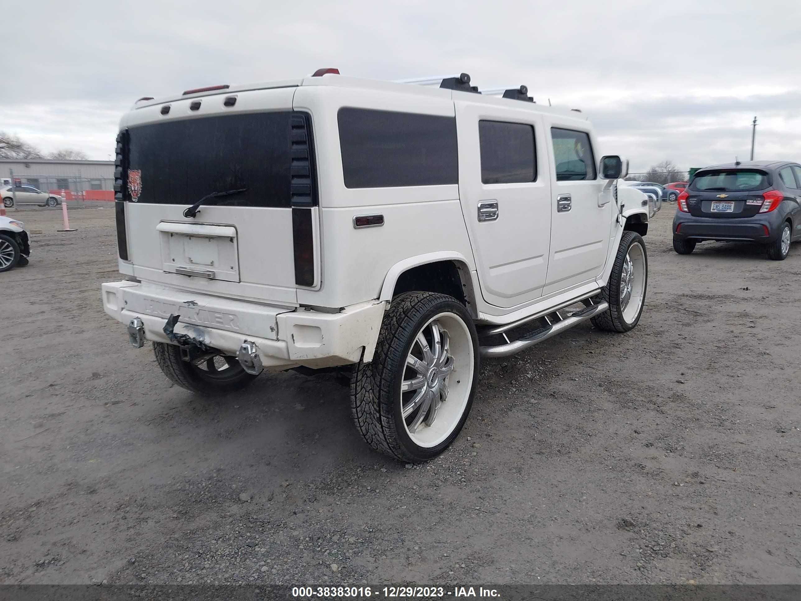 Photo 3 VIN: 5GRGN23U43H104635 - HUMMER H2 