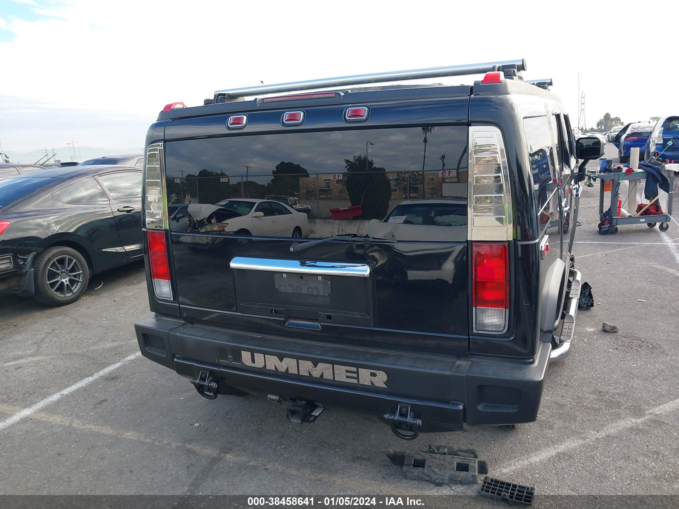 Photo 14 VIN: 5GRGN23U45H118103 - HUMMER H2 