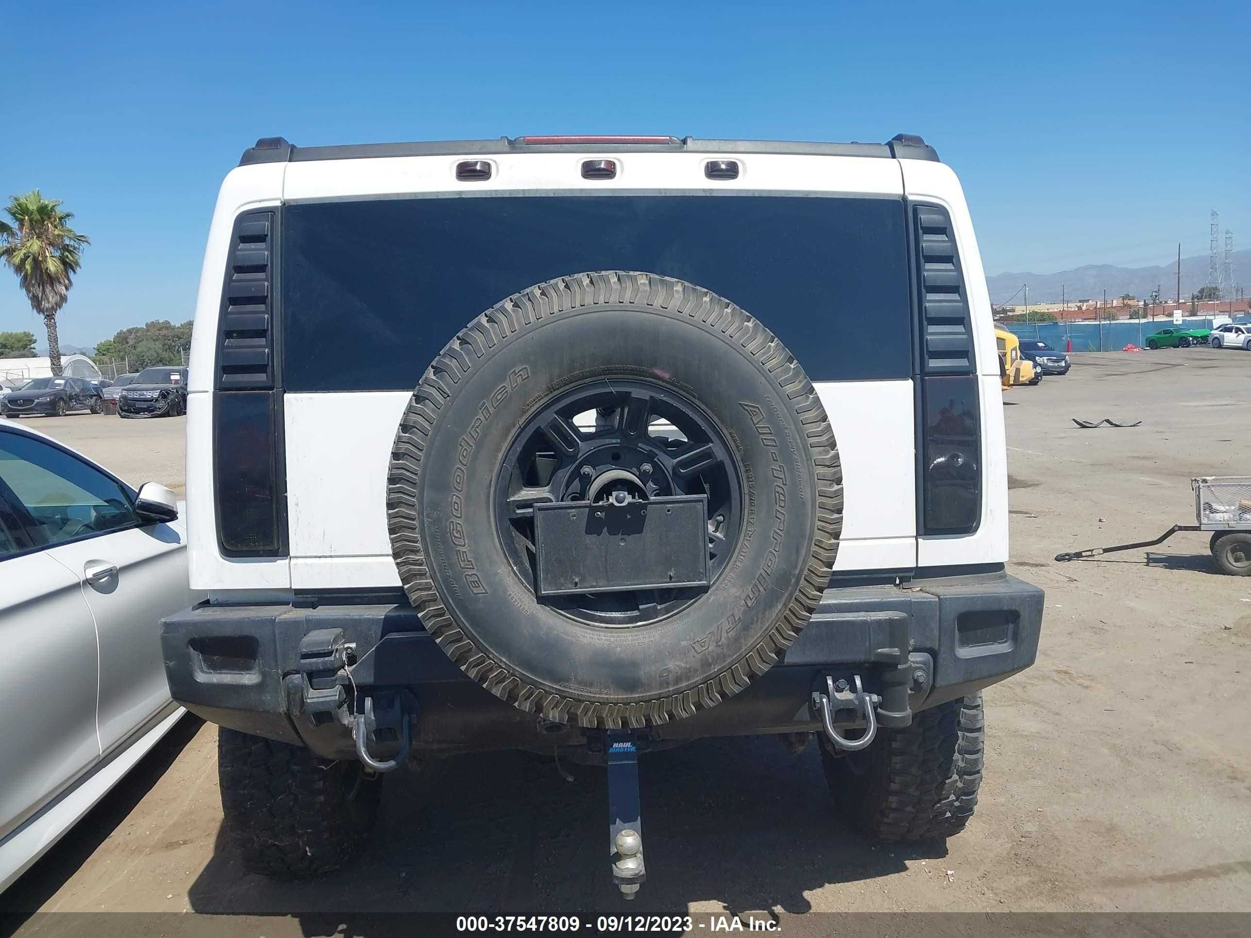 Photo 14 VIN: 5GRGN23U65H132522 - HUMMER H2 