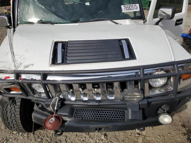 Photo 11 VIN: 5GRGN23U75H125885 - HUMMER H2 