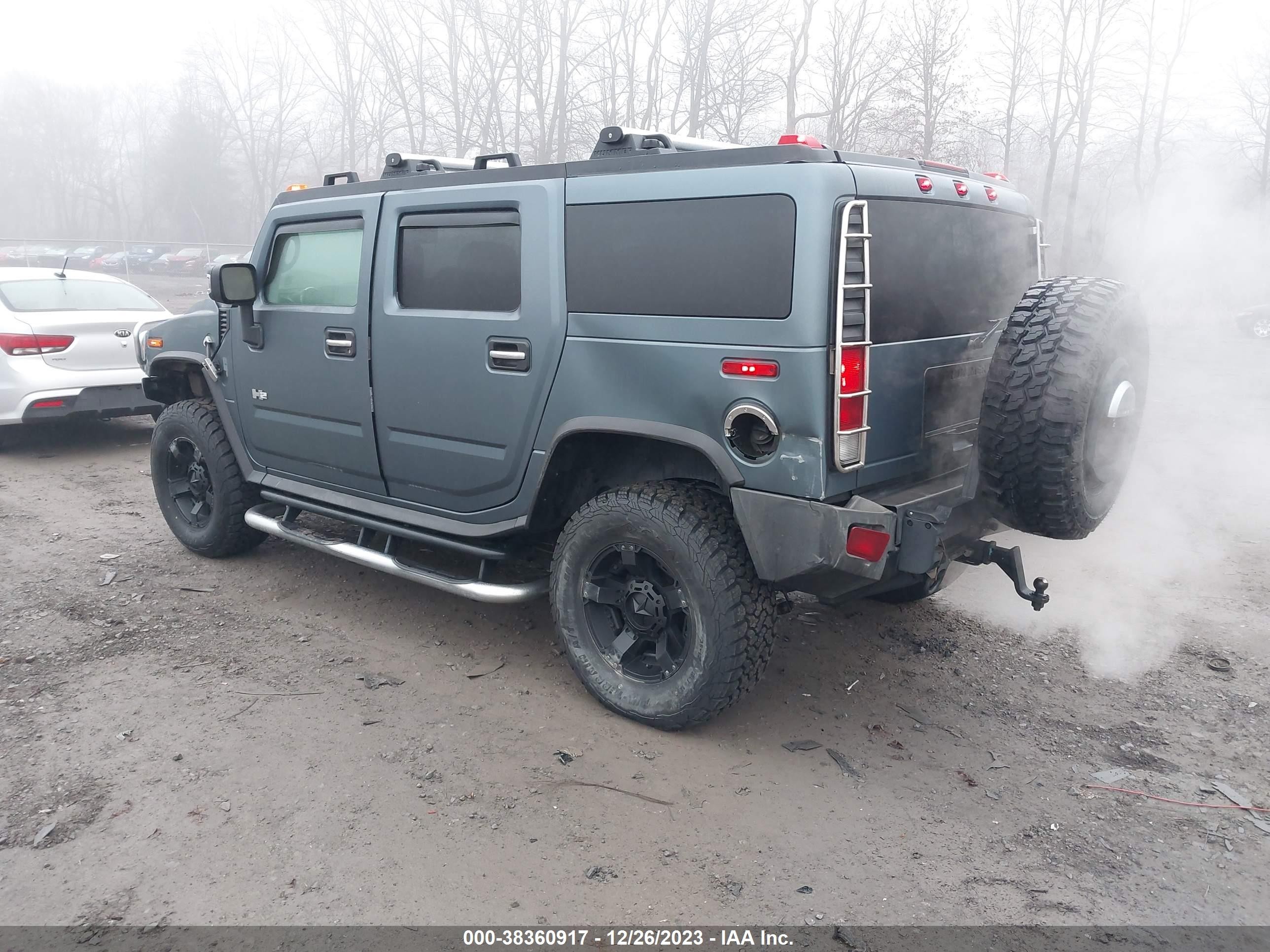 Photo 2 VIN: 5GRGN23U87H101646 - HUMMER H2 