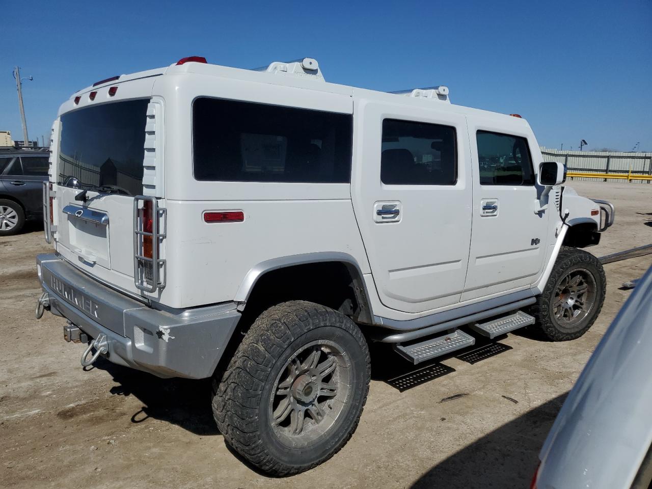 Photo 2 VIN: 5GRGN23U93H113363 - HUMMER H2 