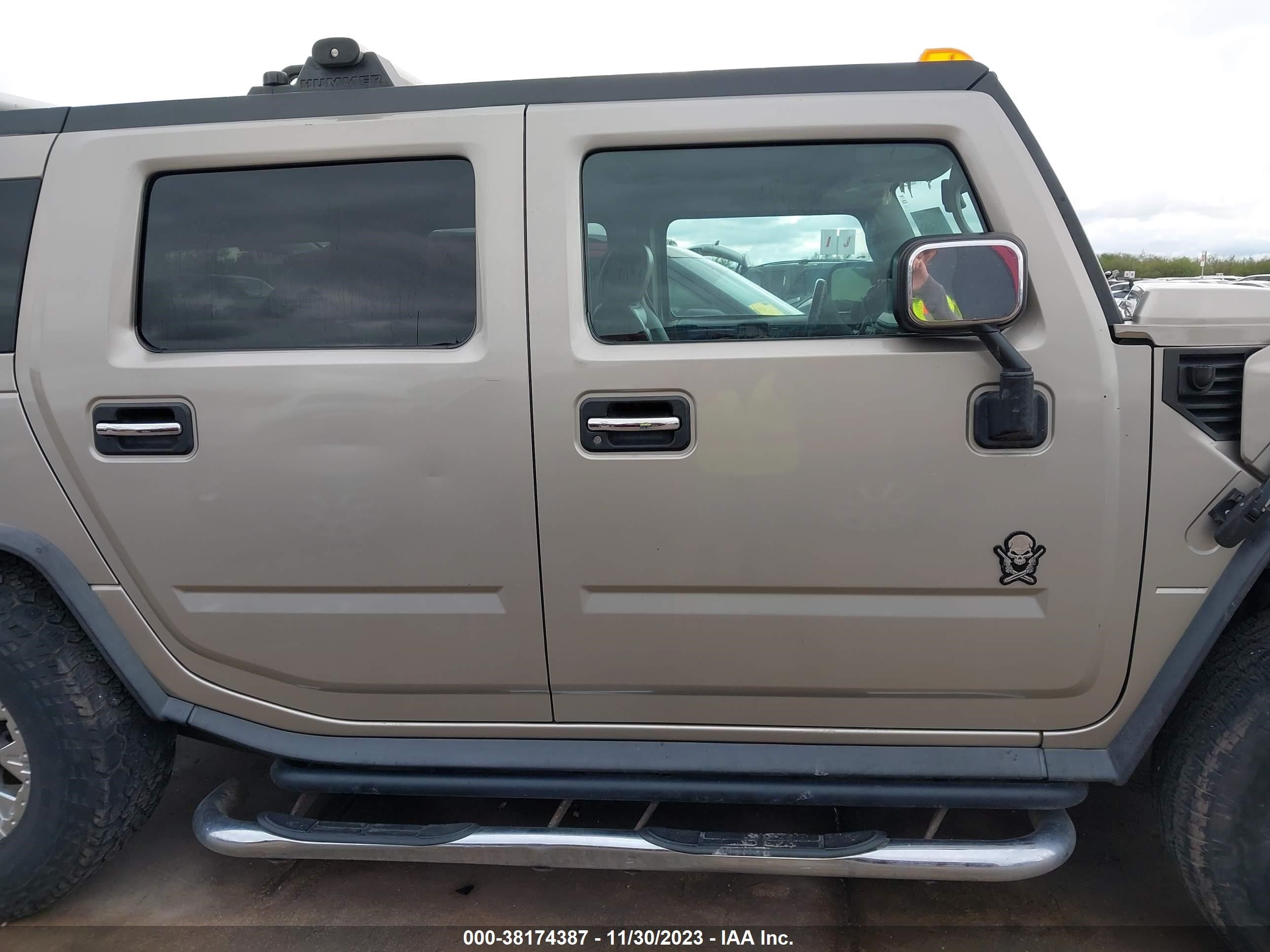 Photo 13 VIN: 5GRGN23U94H122680 - HUMMER H2 