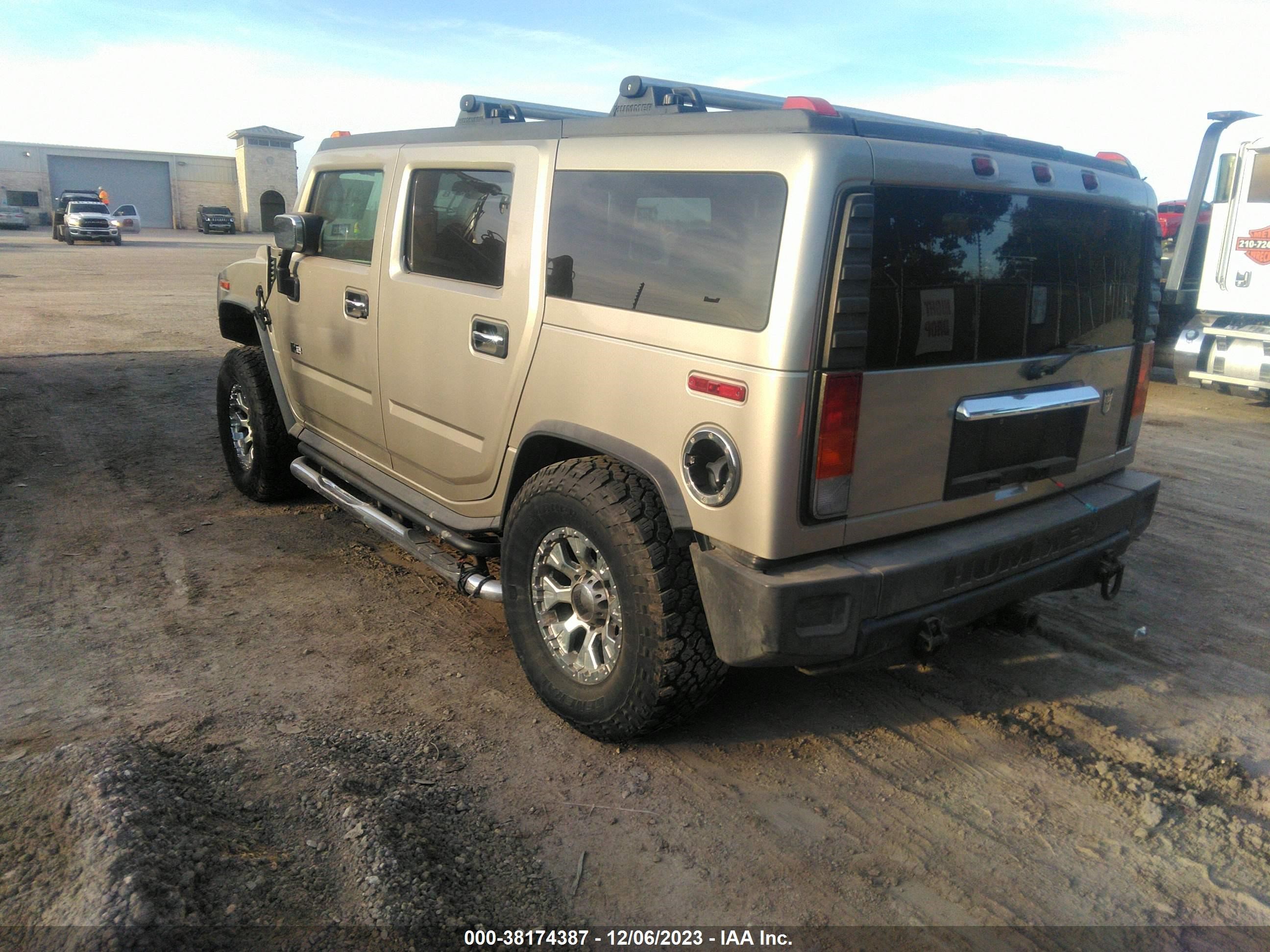 Photo 3 VIN: 5GRGN23U94H122680 - HUMMER H2 