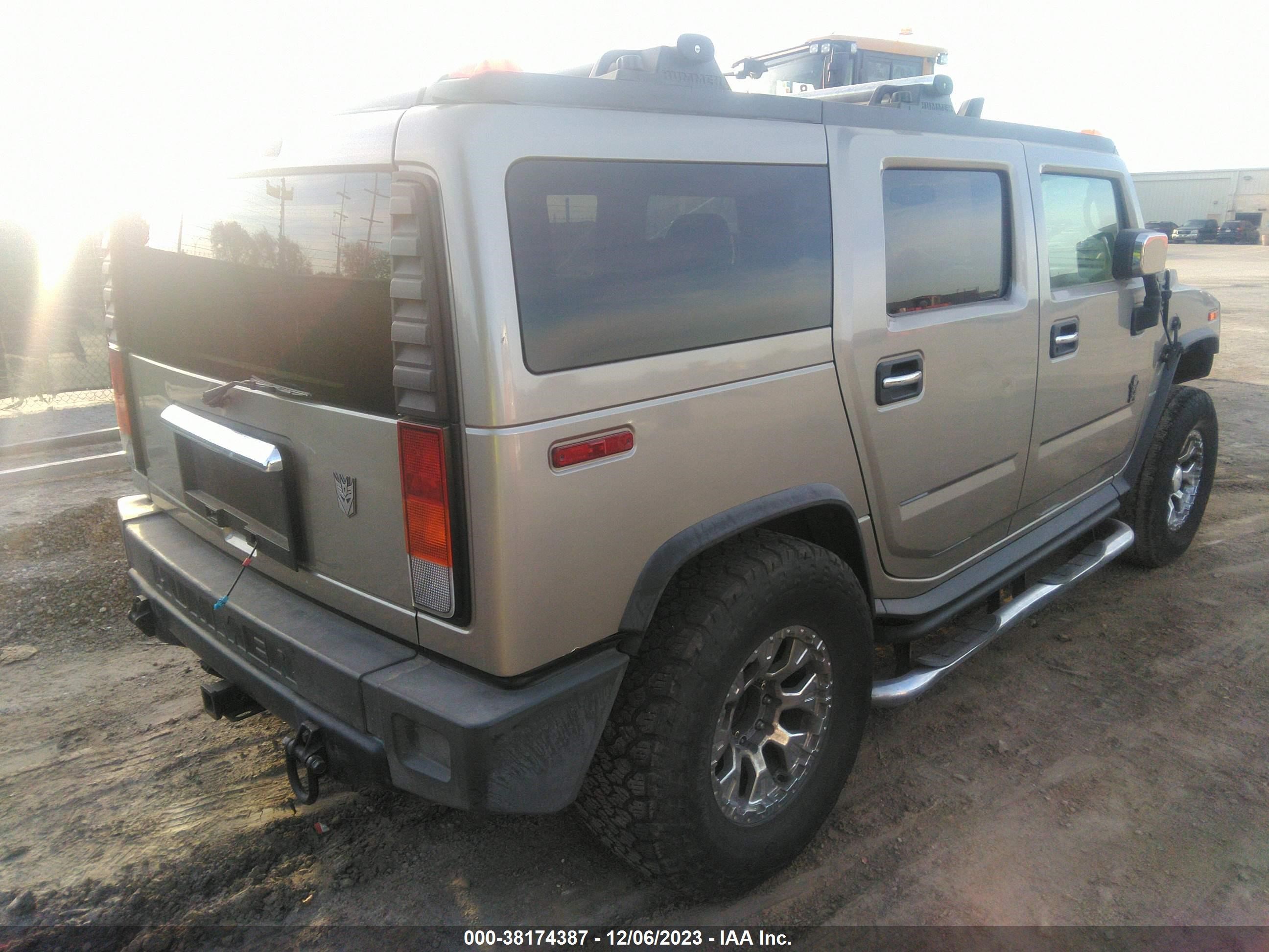 Photo 4 VIN: 5GRGN23U94H122680 - HUMMER H2 