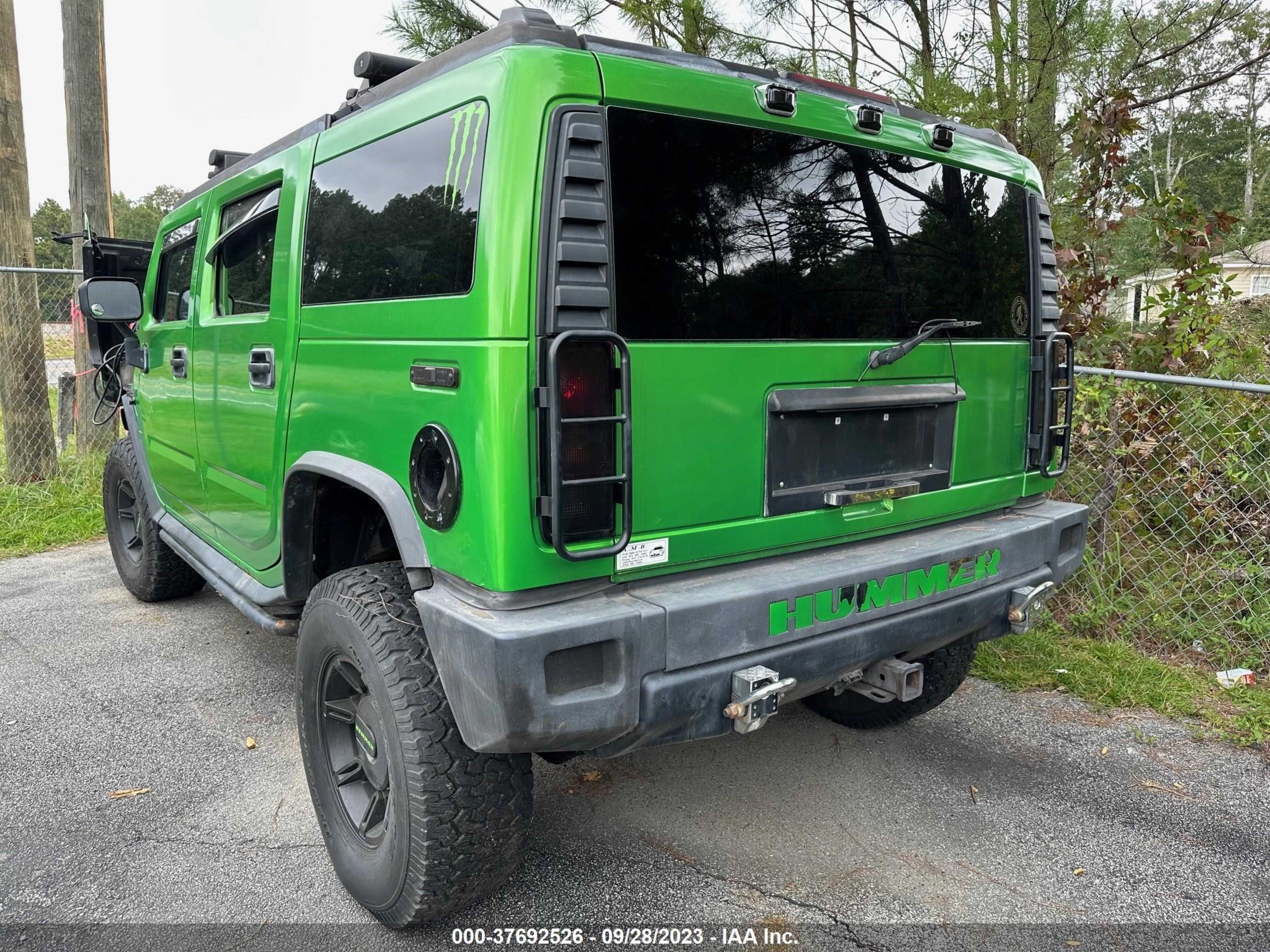 Photo 3 VIN: 5GRGN23UX3H100086 - HUMMER H2 