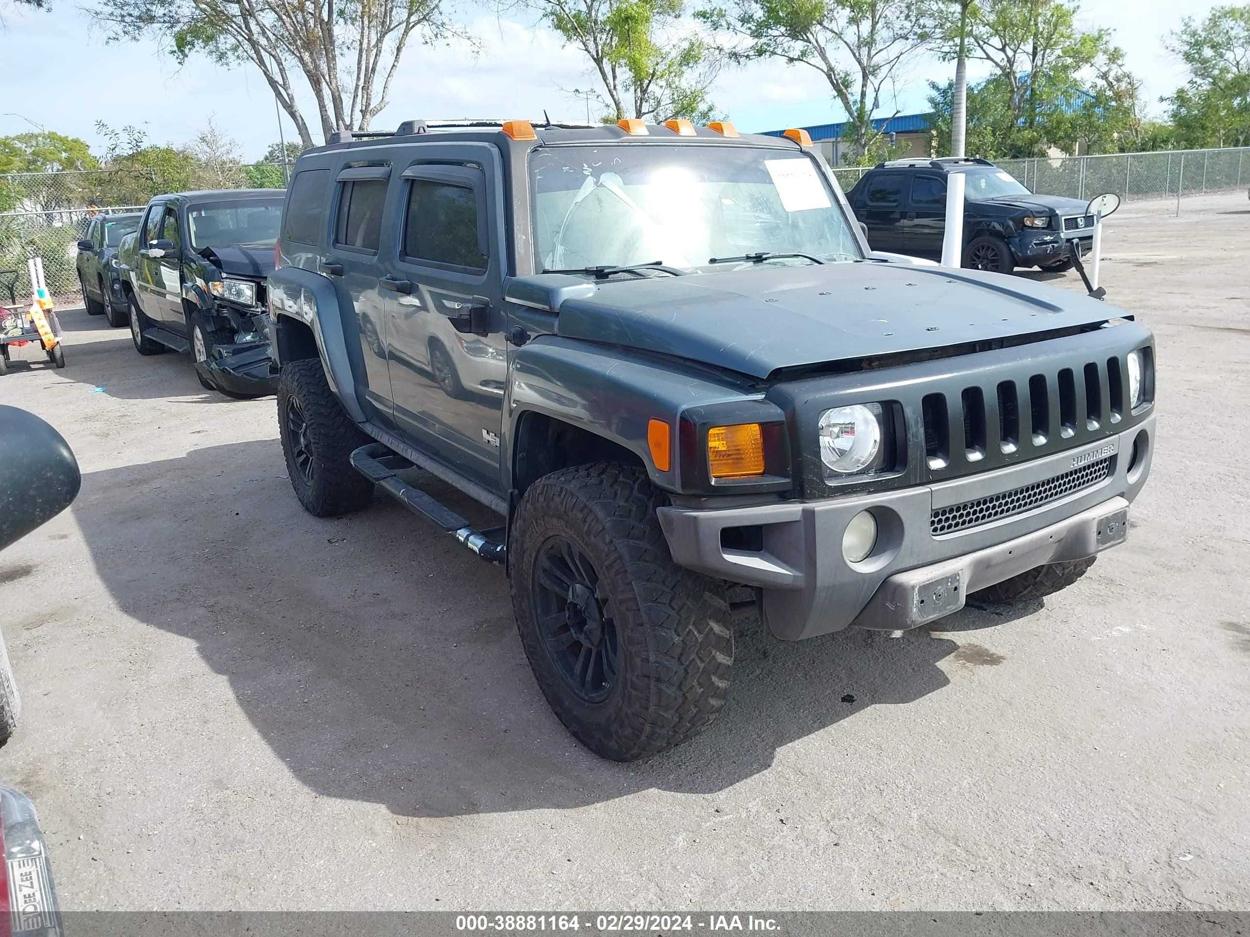 Photo 1 VIN: 5GTDN136068144448 - HUMMER H3 