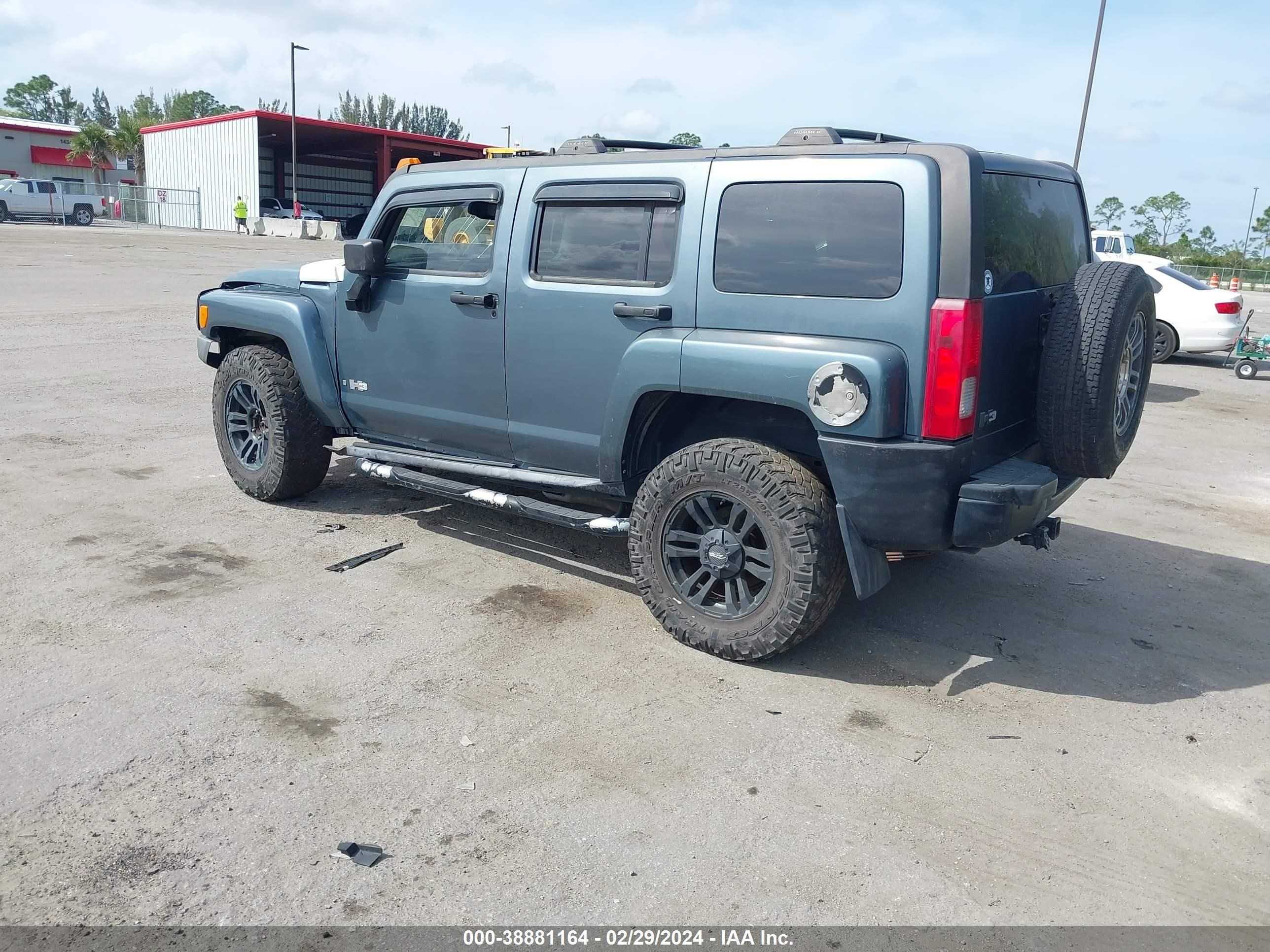 Photo 3 VIN: 5GTDN136068144448 - HUMMER H3 