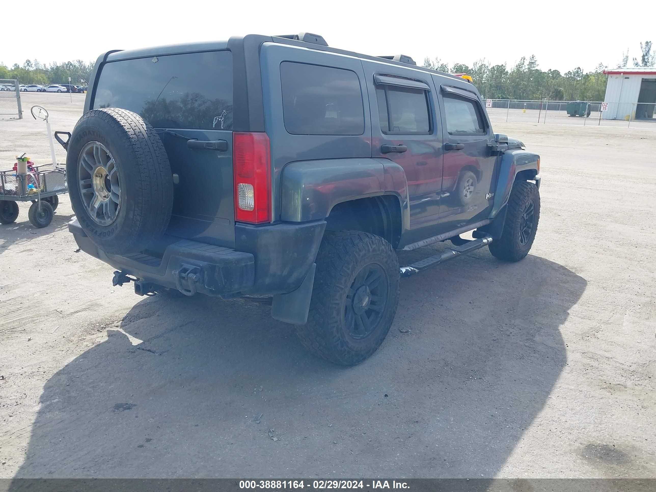 Photo 4 VIN: 5GTDN136068144448 - HUMMER H3 