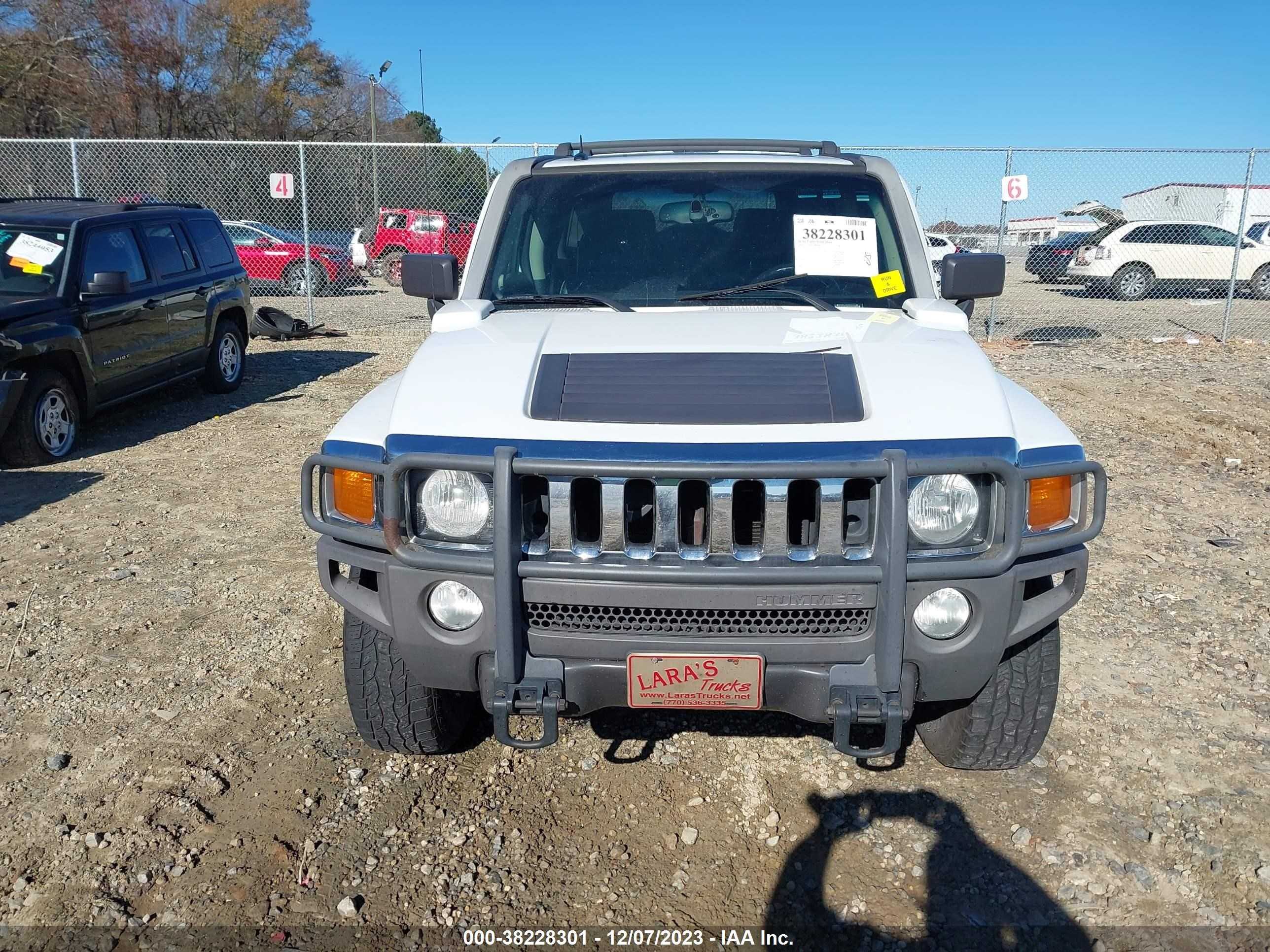 Photo 11 VIN: 5GTDN136068223604 - HUMMER H3 