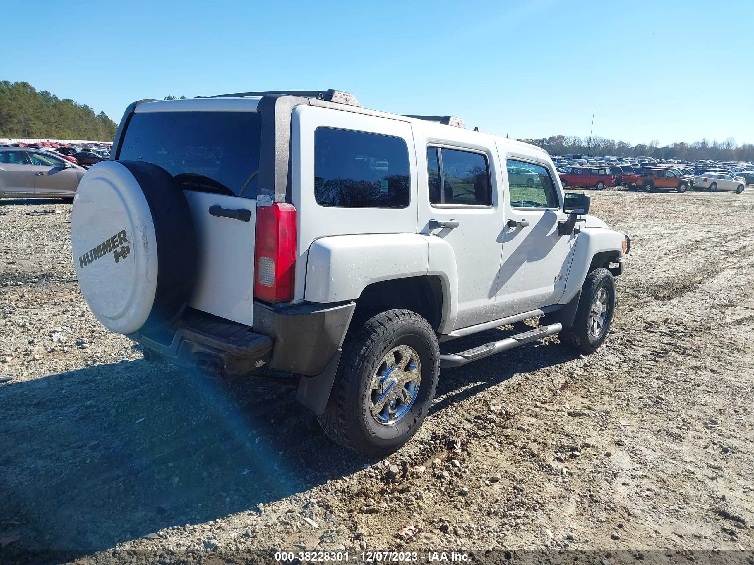 Photo 3 VIN: 5GTDN136068223604 - HUMMER H3 